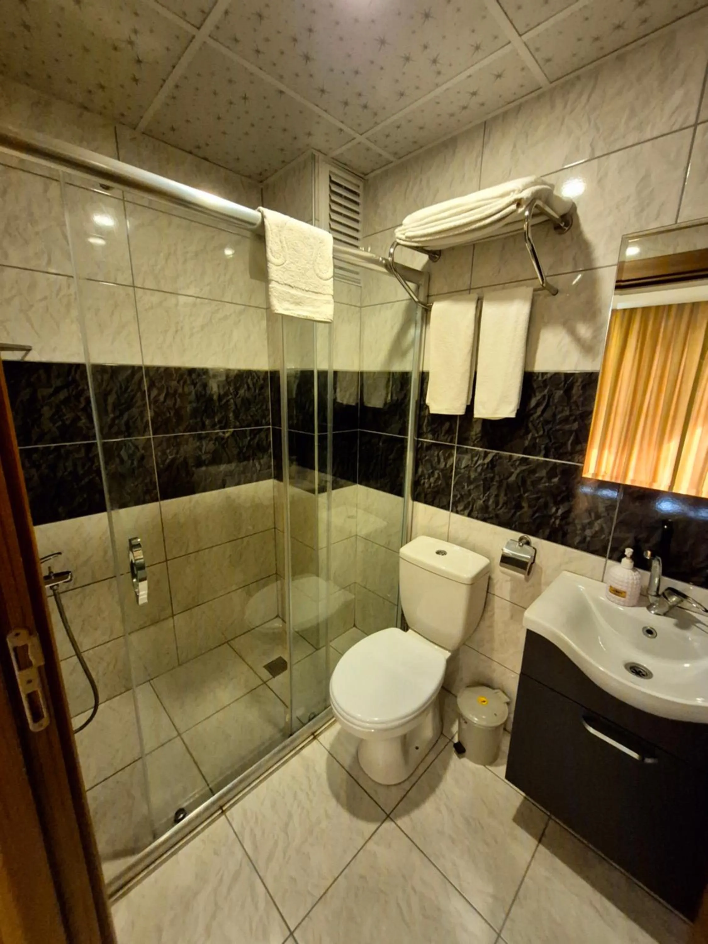Bathroom in Toprak Apart Otel