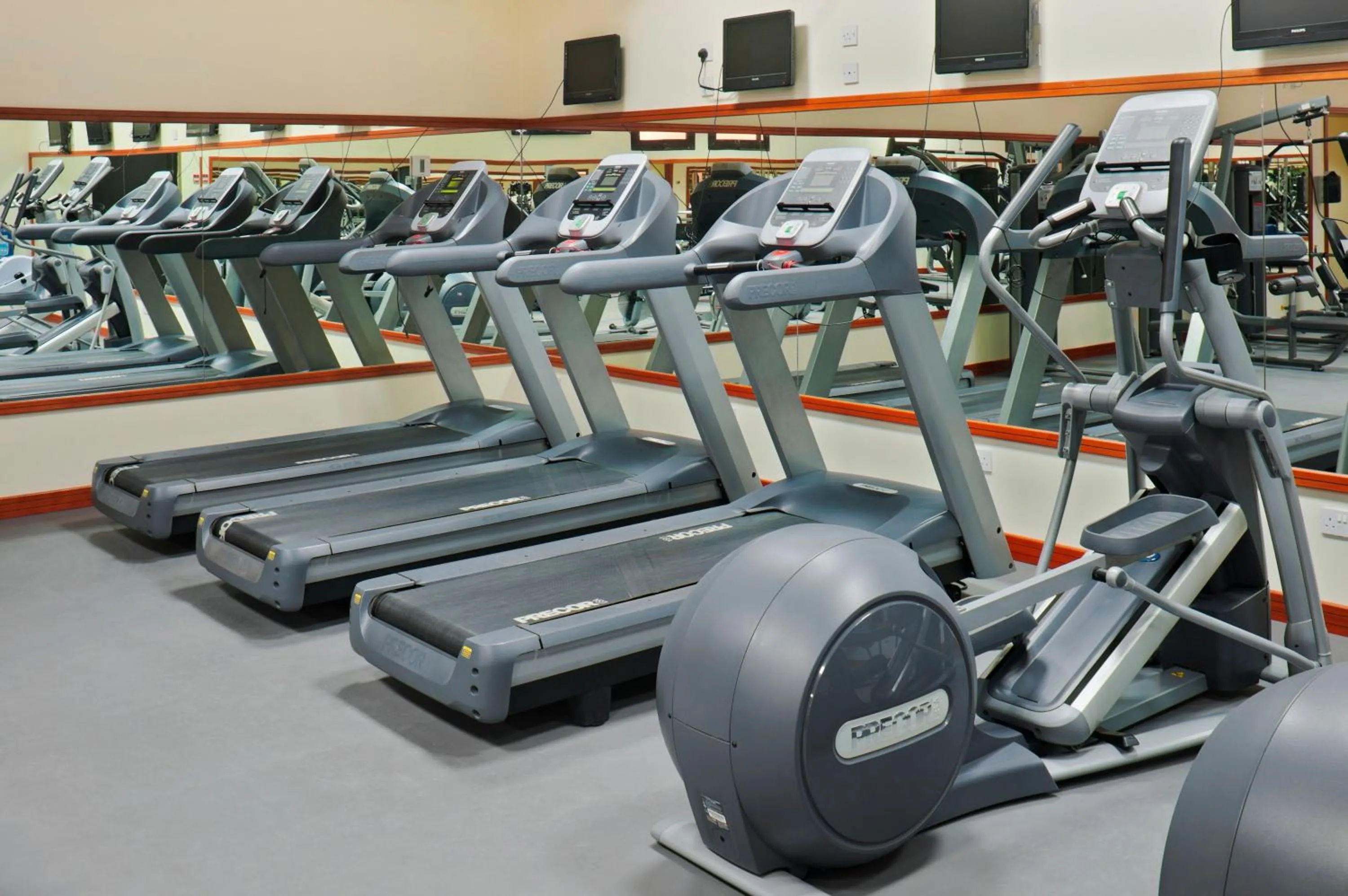 Fitness centre/facilities in Crowne Plaza Bahrain by IHG