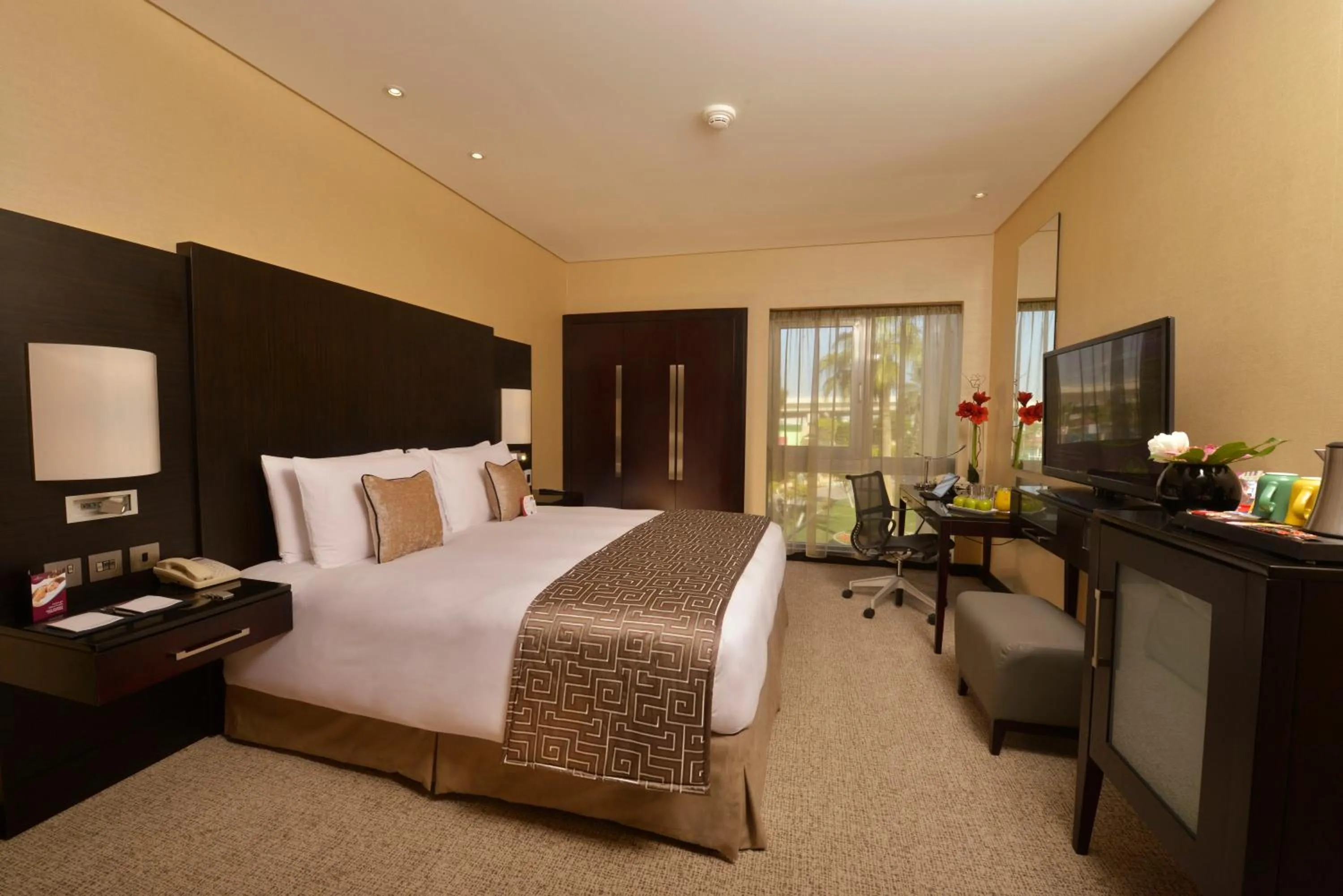Photo of the whole room, Bed in Crowne Plaza Bahrain by IHG