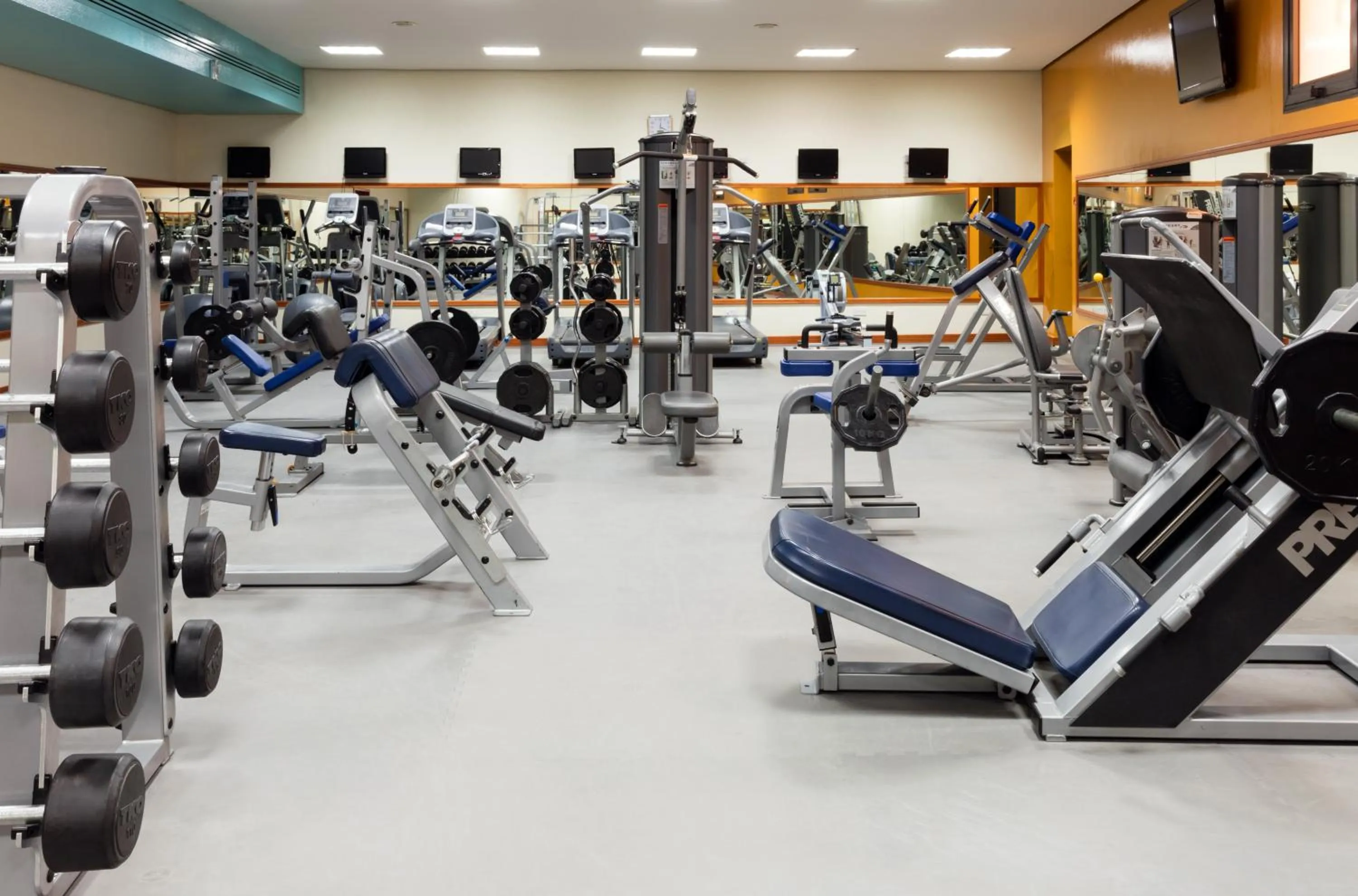 Fitness centre/facilities in Crowne Plaza Bahrain by IHG