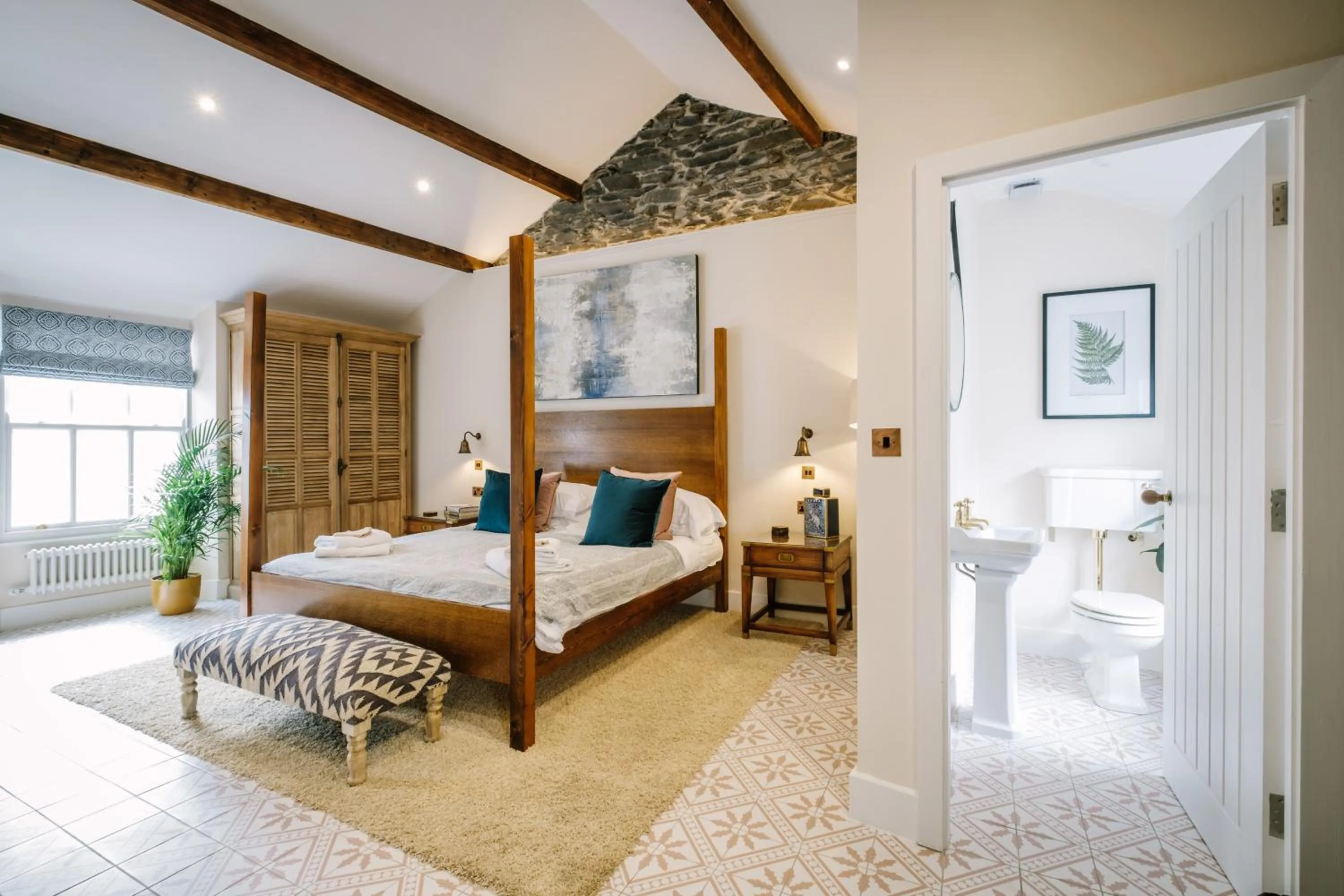 Bed in The Den - The White House Windermere