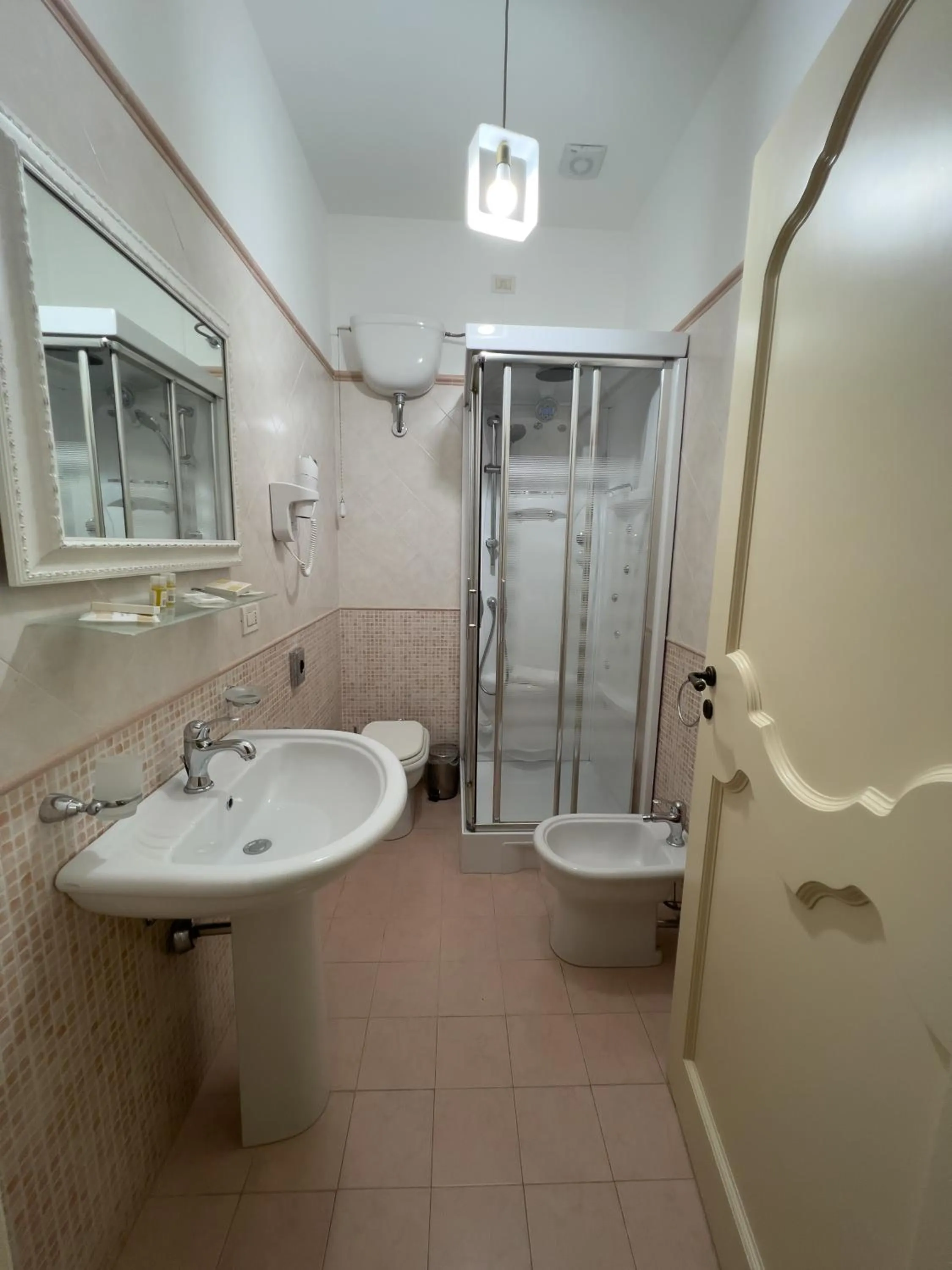 Bathroom in Hotel Borgo di Ciàula