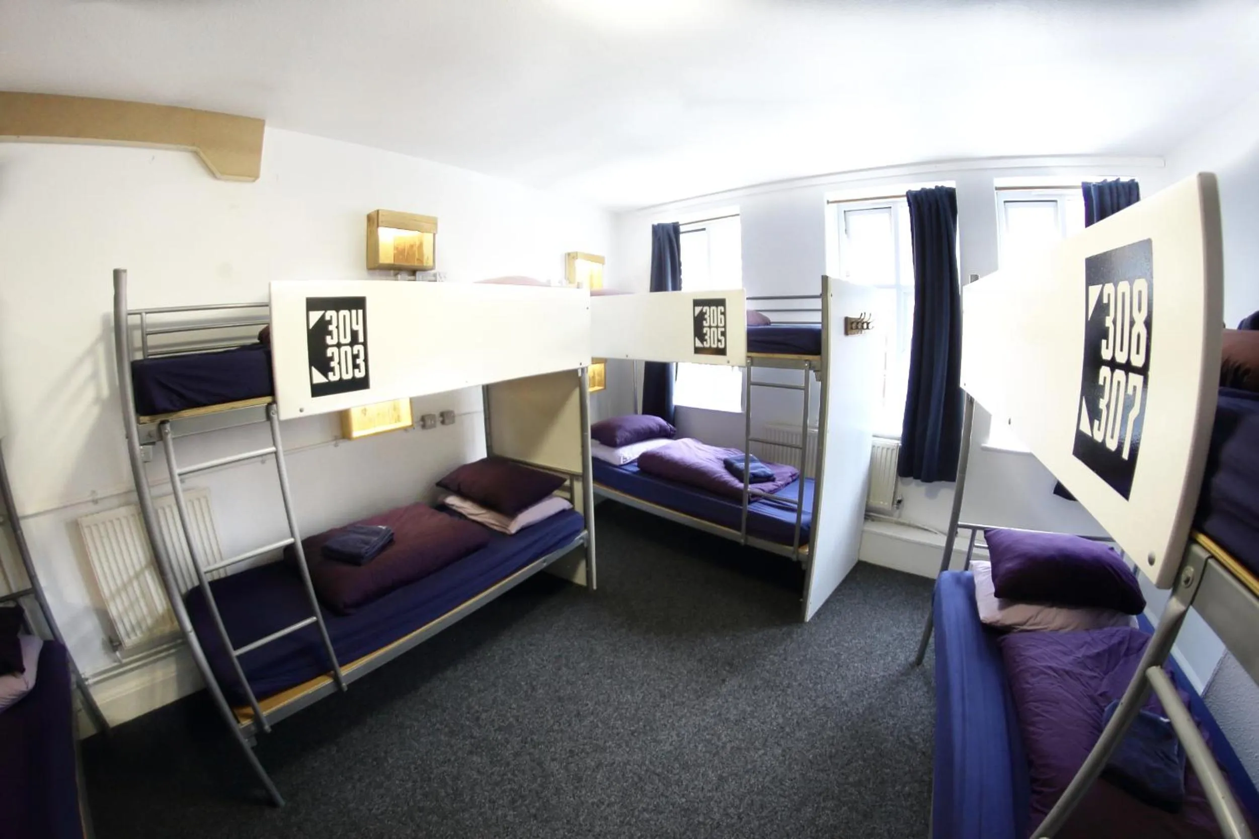 bunk bed, Bed in Central Backpackers