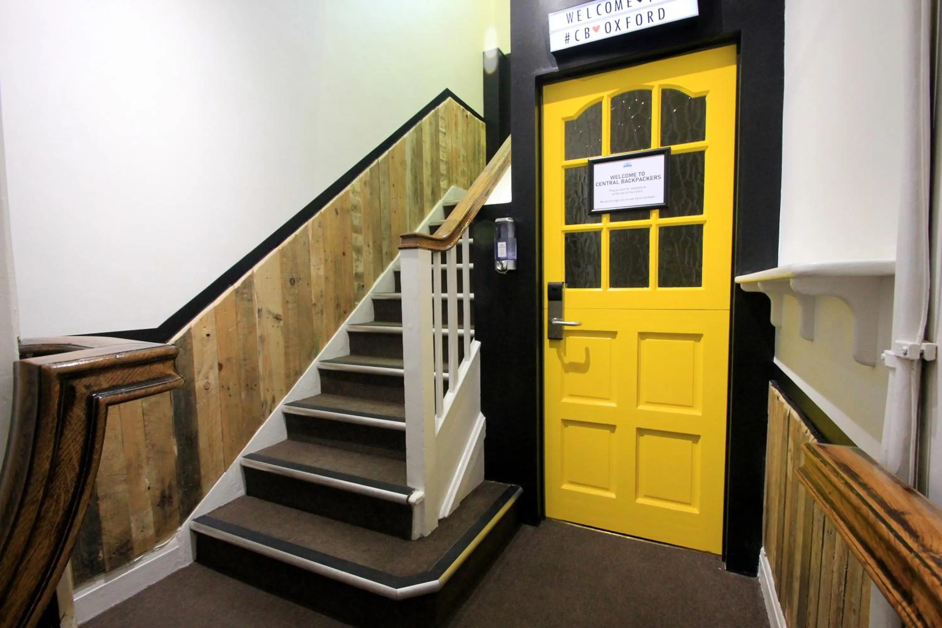 Facade/entrance in Central Backpackers