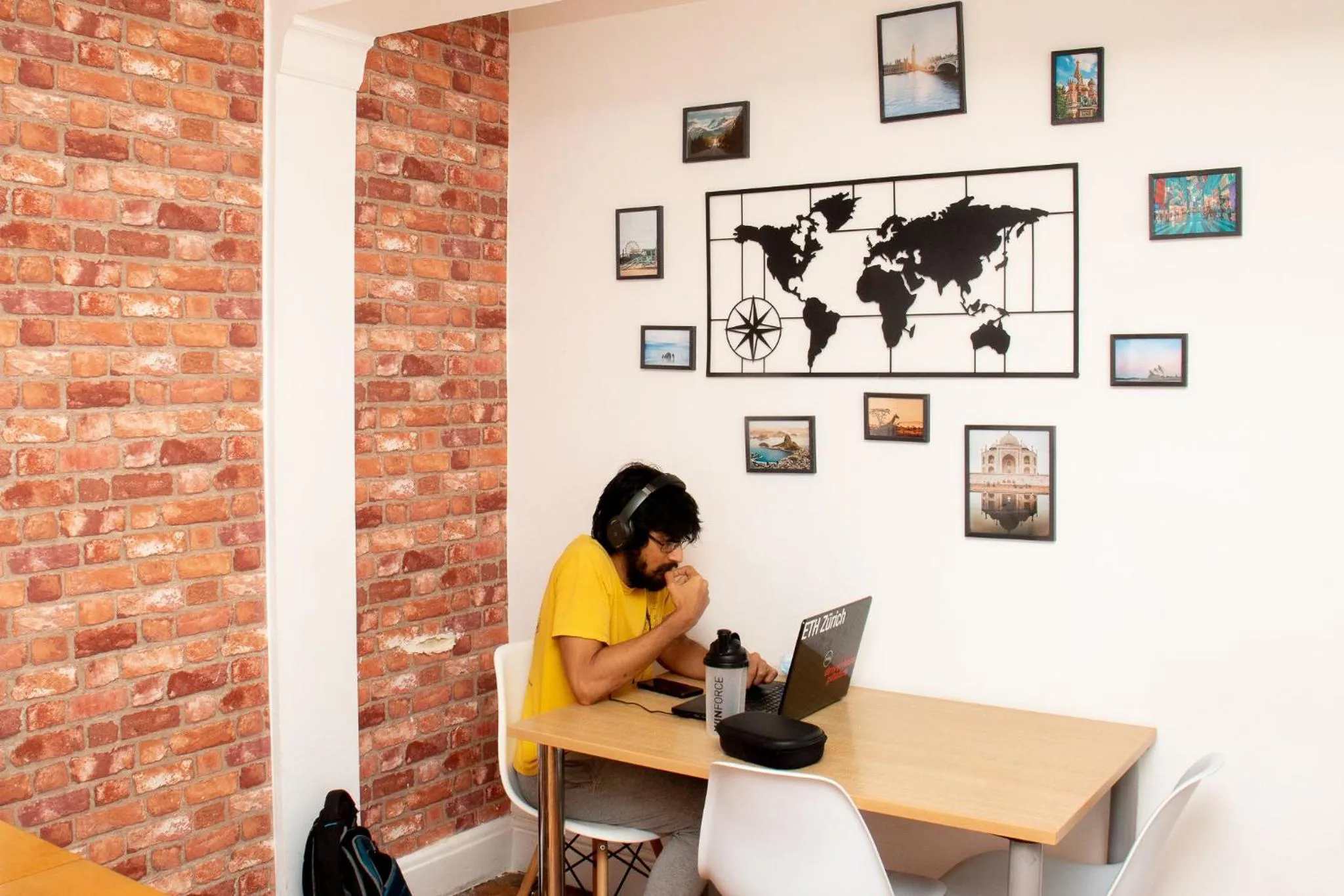 Communal lounge/ TV room in Central Backpackers