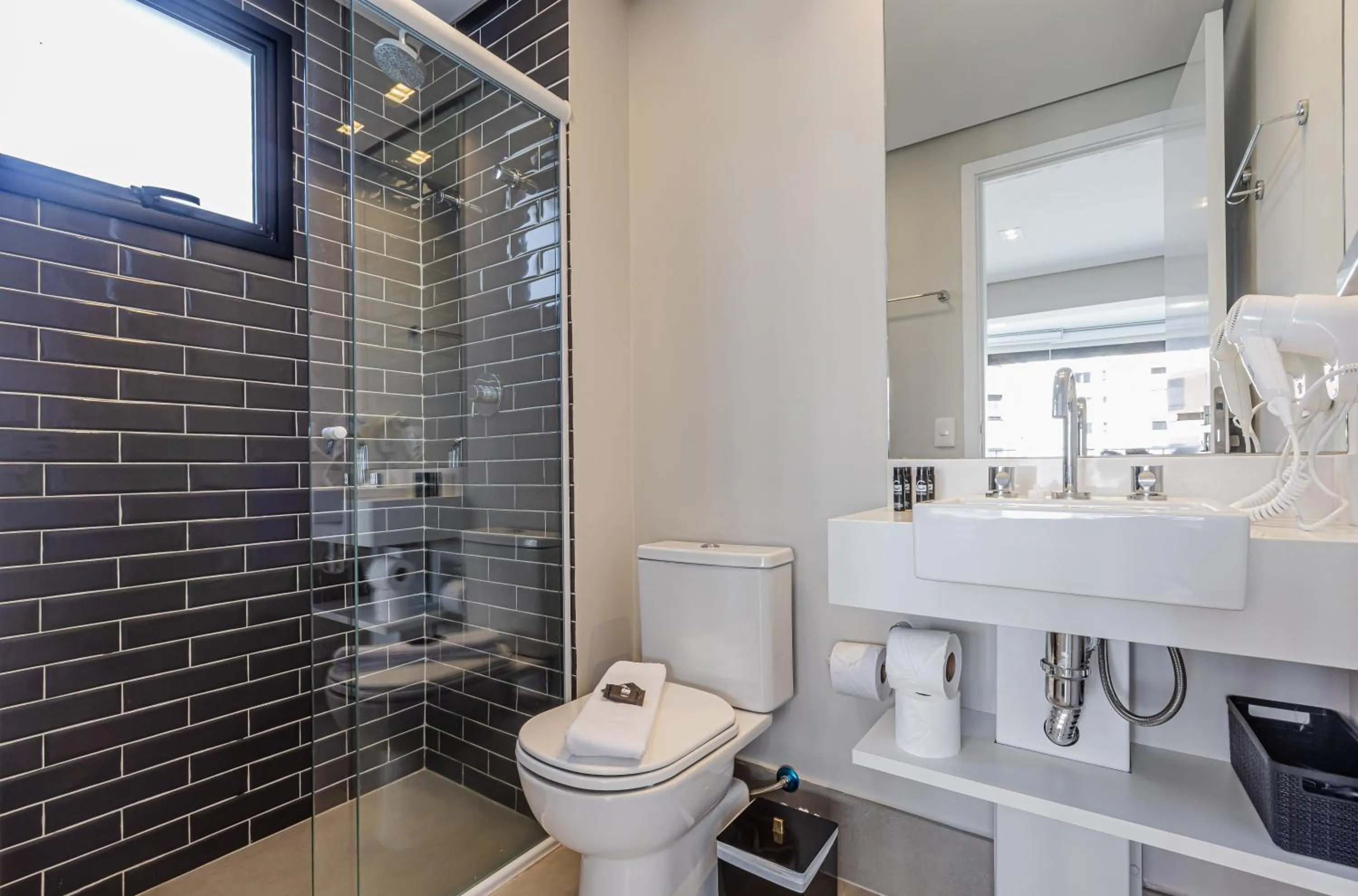 Shower in Charlie Itaim Bueno Brandão