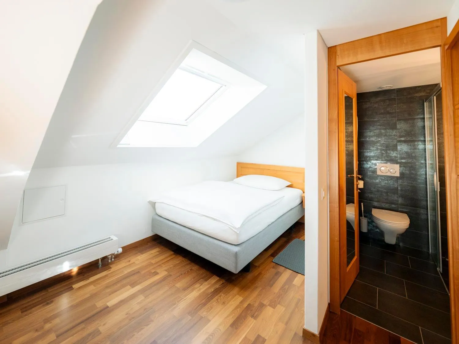 Toilet, Bed in Hotel Löwen