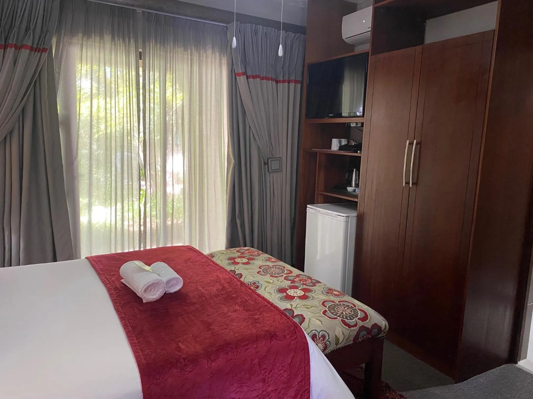 TV and multimedia, Bed in Castello Guest House, Bloemfontein