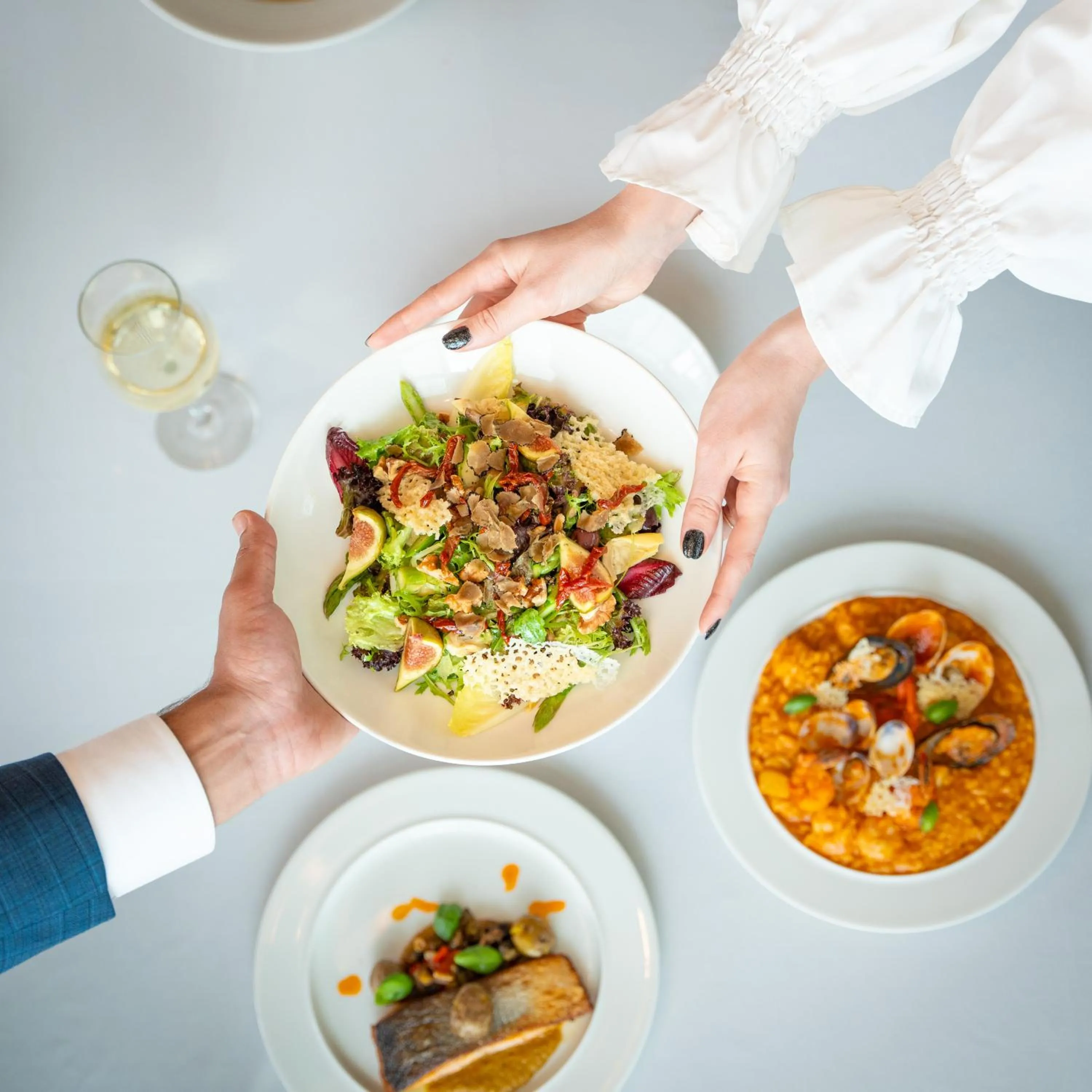 Restaurant/places to eat in Media Rotana Dubai