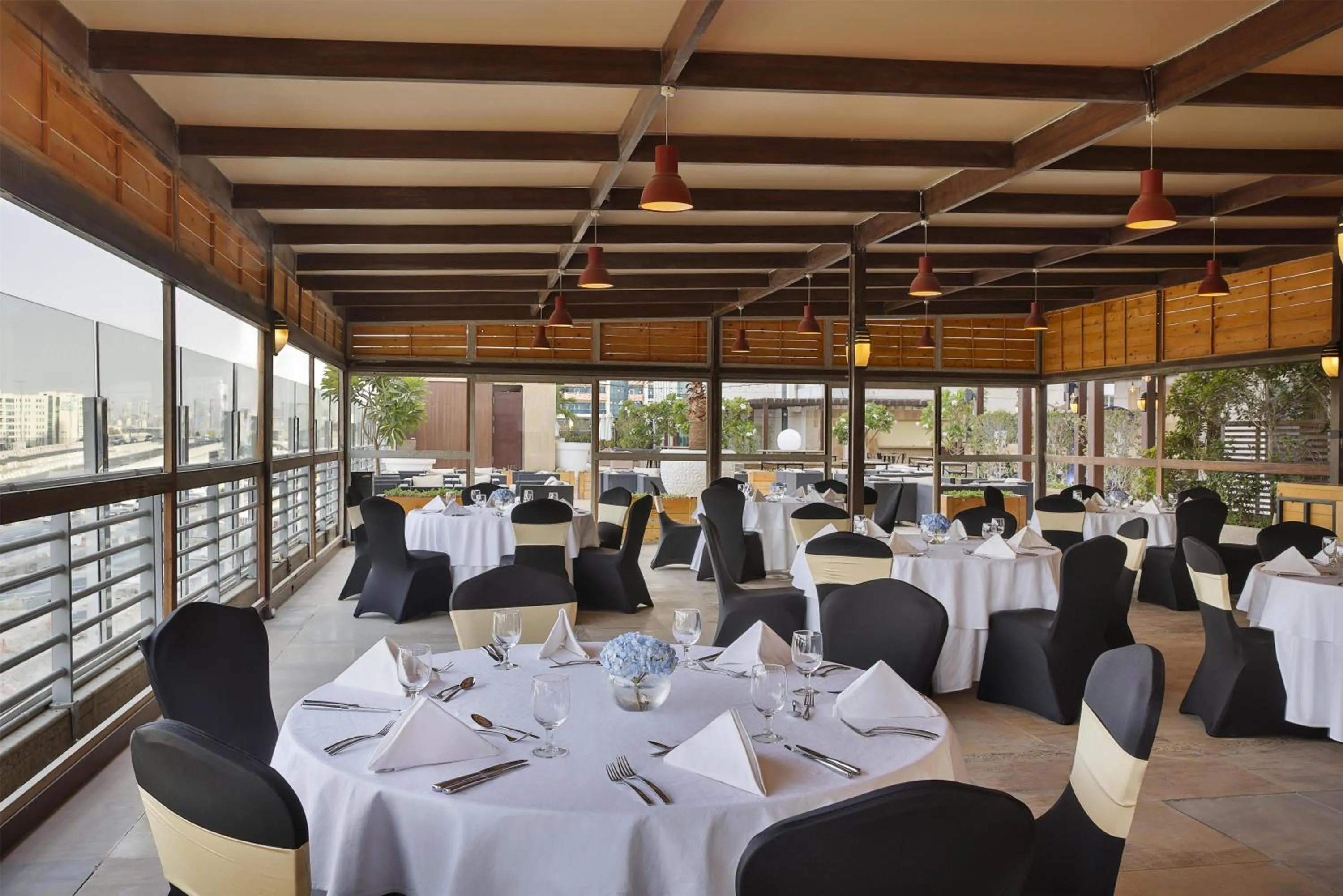 Lounge or bar in Radisson Blu Hotel, Dubai Barsha Heights