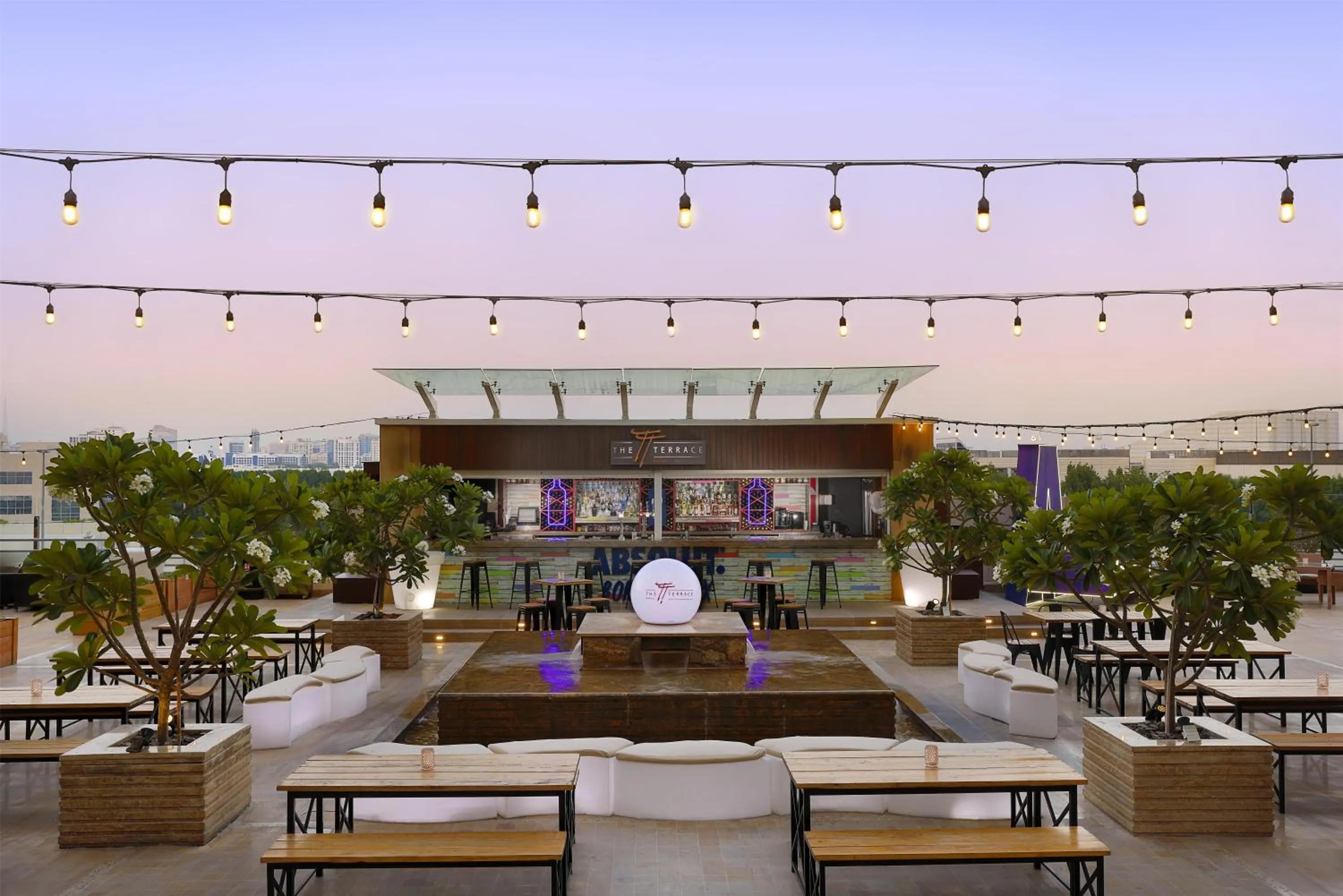 Lounge or bar in Radisson Blu Hotel, Dubai Barsha Heights