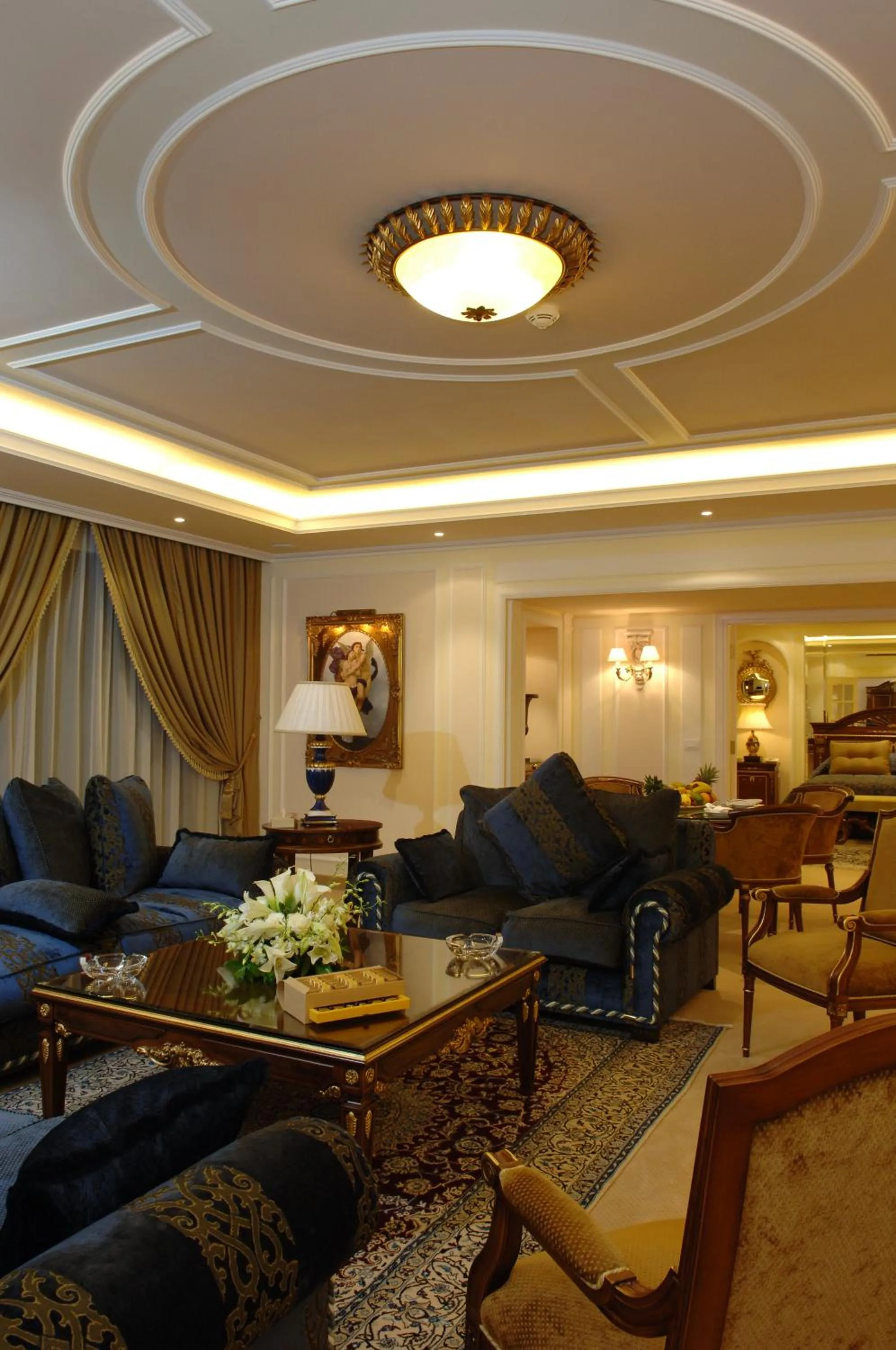 Living room in Regency Palace Hotel