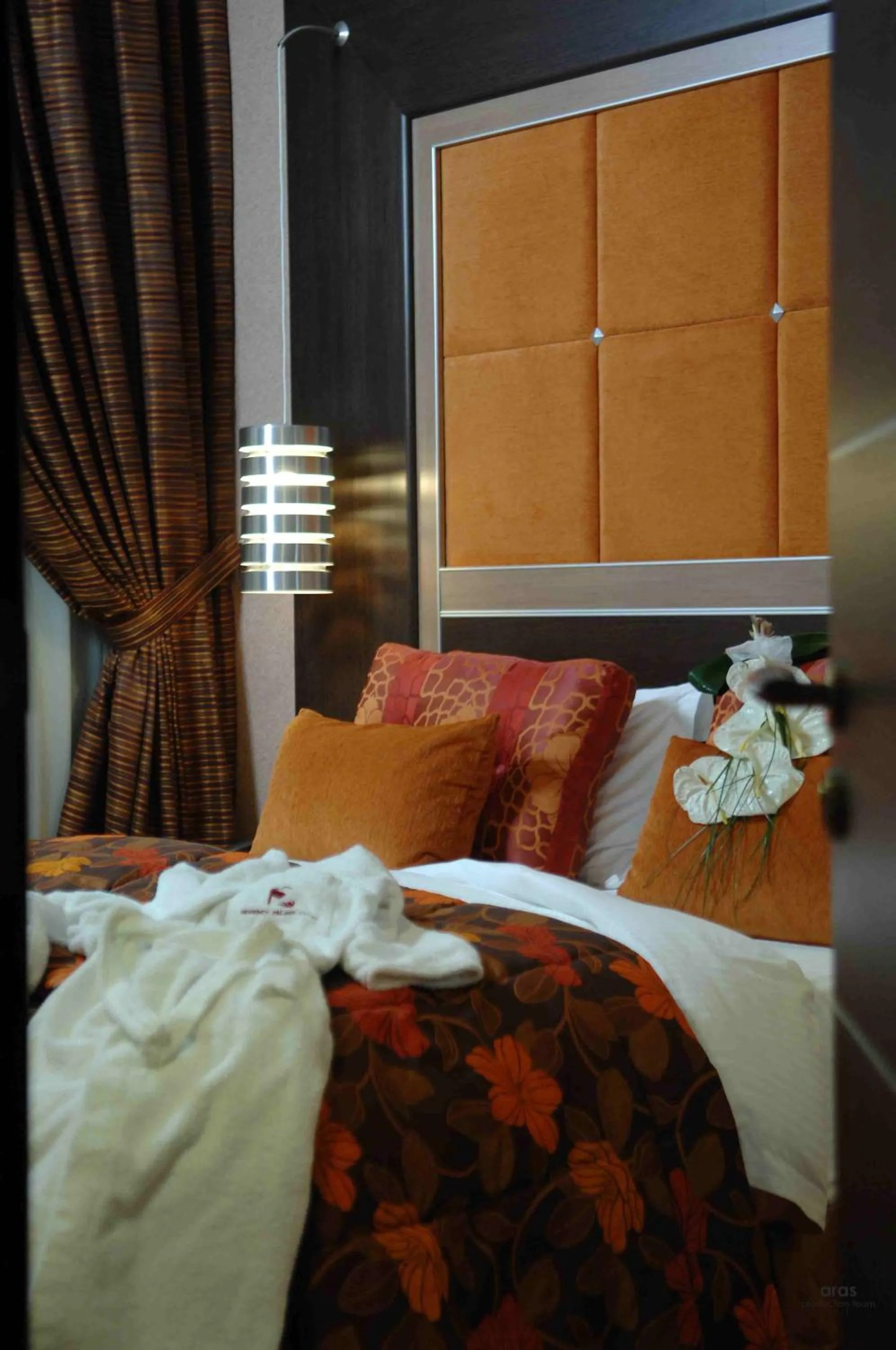 Bedroom, Bed in Regency Palace Hotel