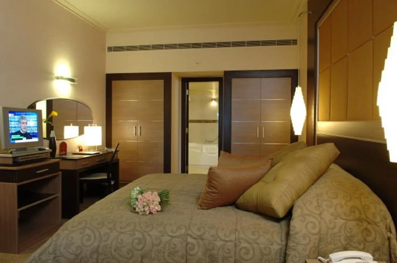 Photo of the whole room, Bed in Regency Palace Hotel