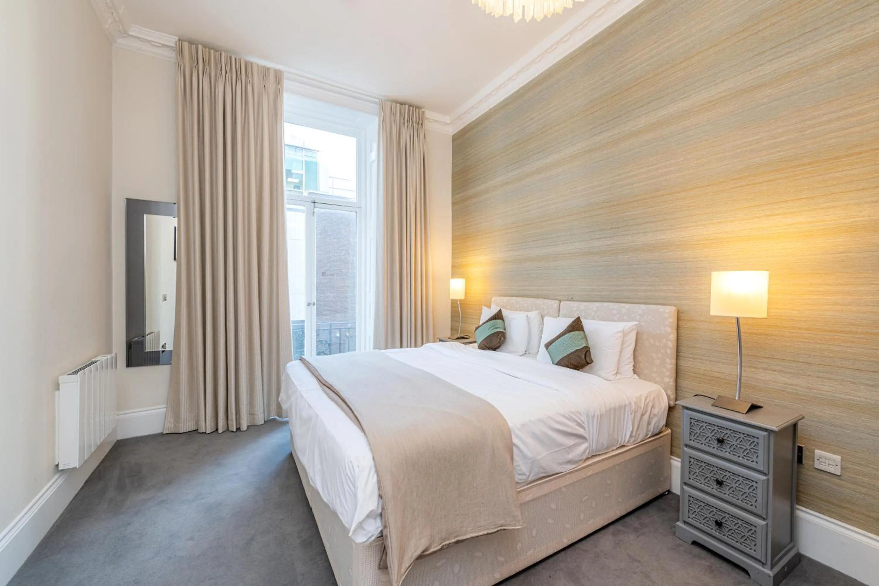Bedroom, Bed in 20 Hertford Street - Mayfair Apartments