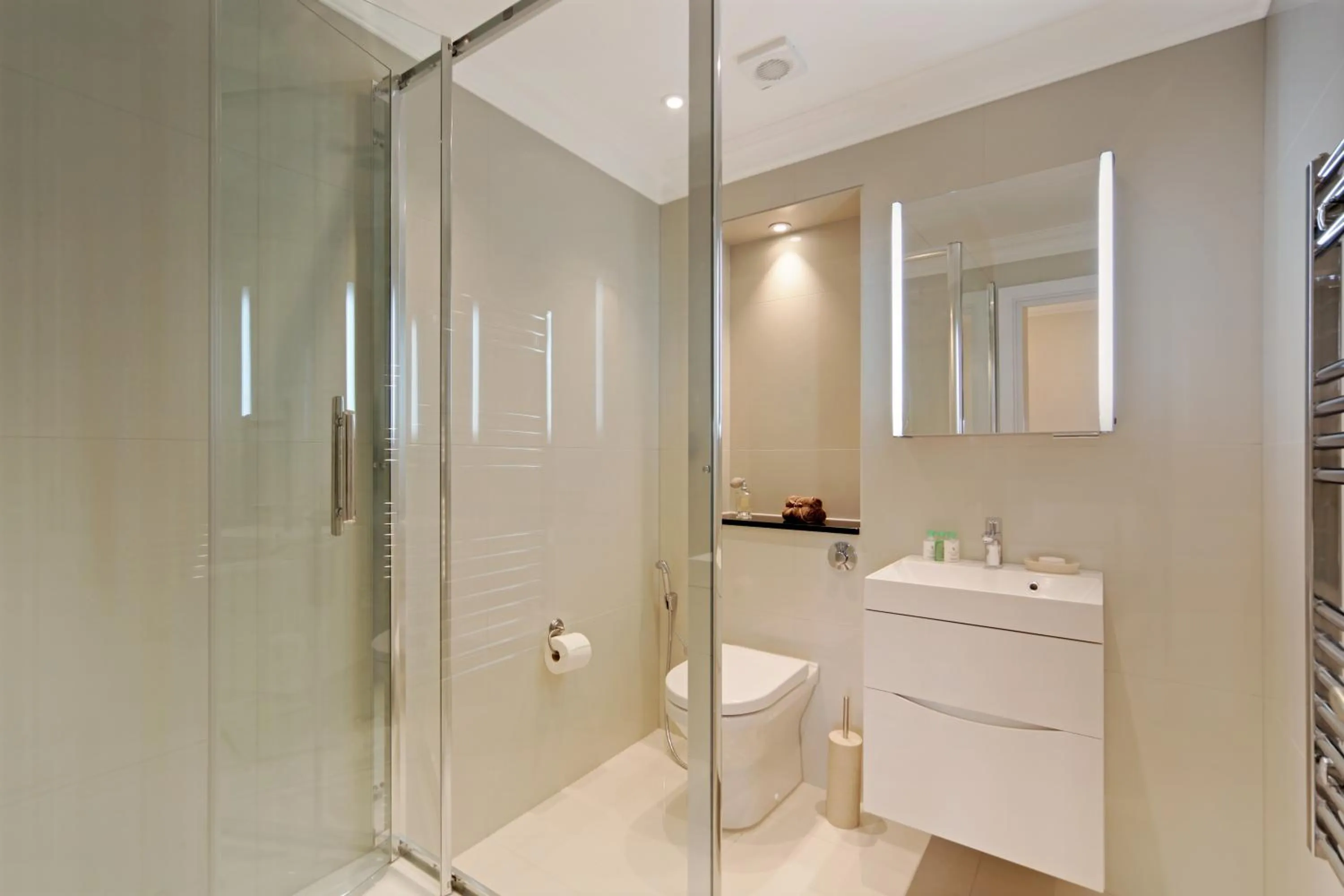 Toilet in 20 Hertford Street - Mayfair Apartments