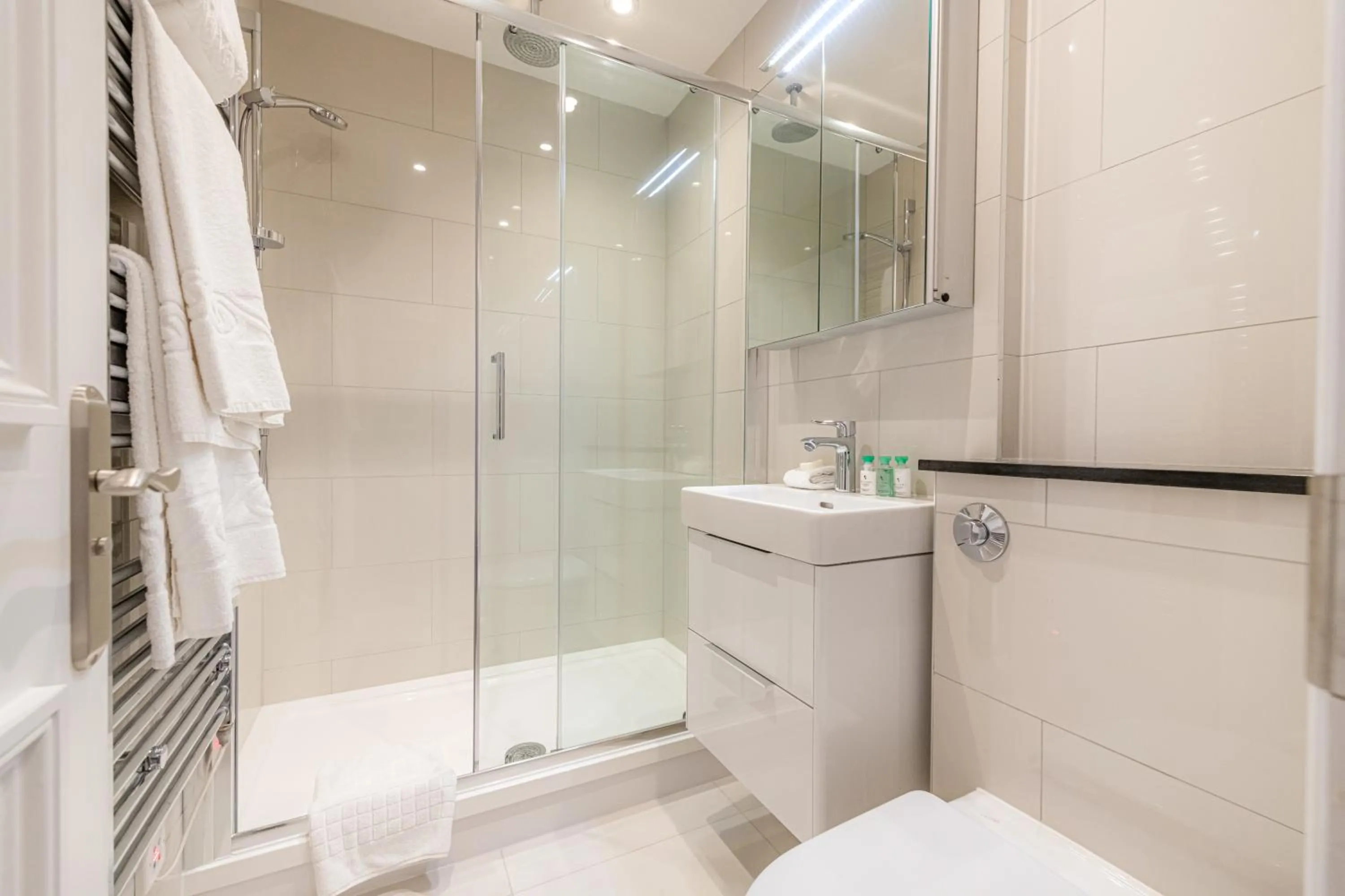 Shower in 20 Hertford Street - Mayfair Apartments