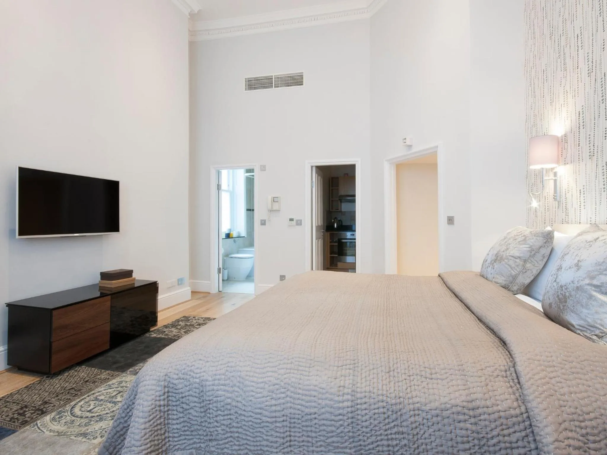 Bedroom in 17 Hertford Street