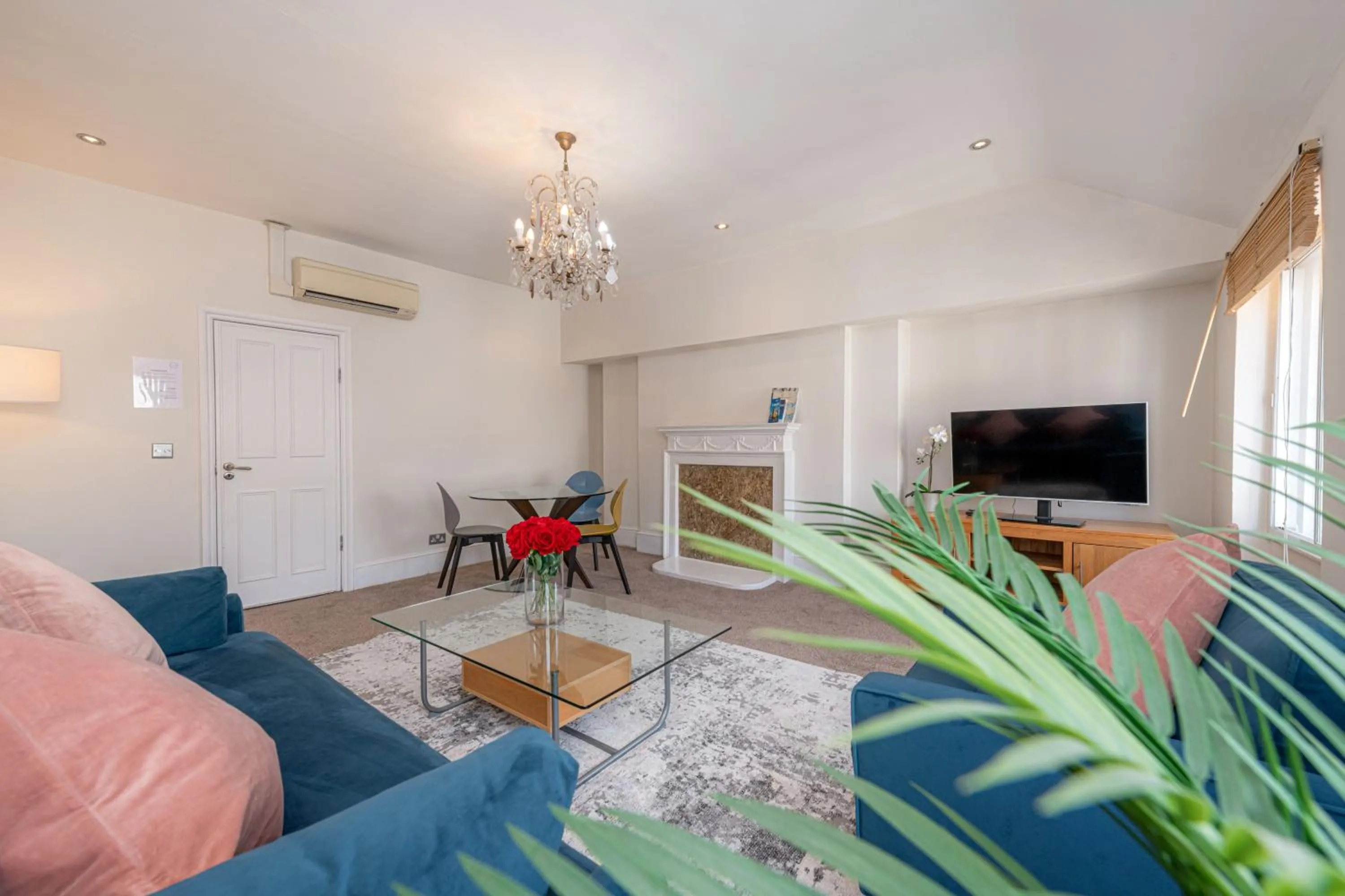 TV and multimedia in 17 Hertford Street