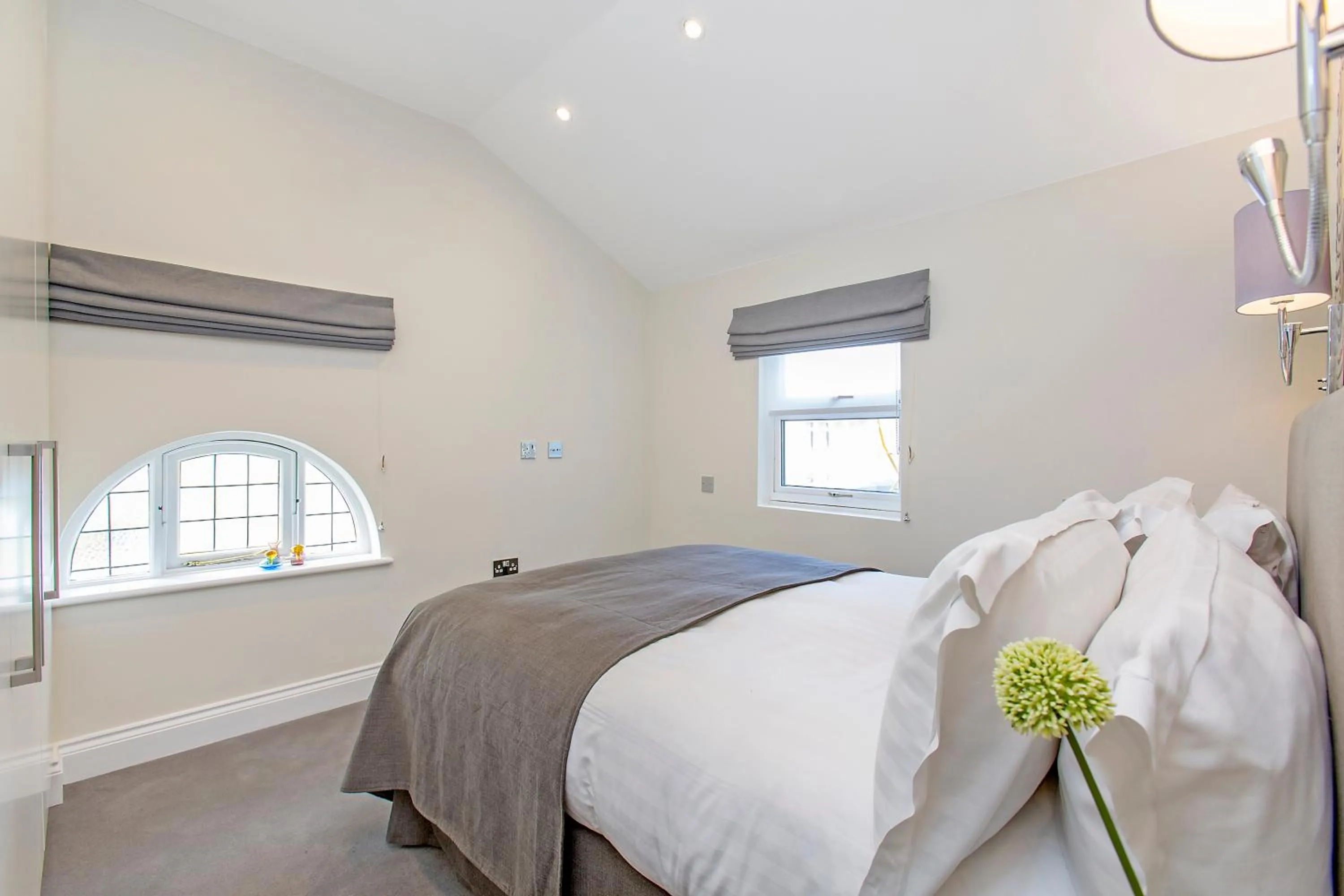 Bedroom, Bed in Chesham Court Knightsbridge