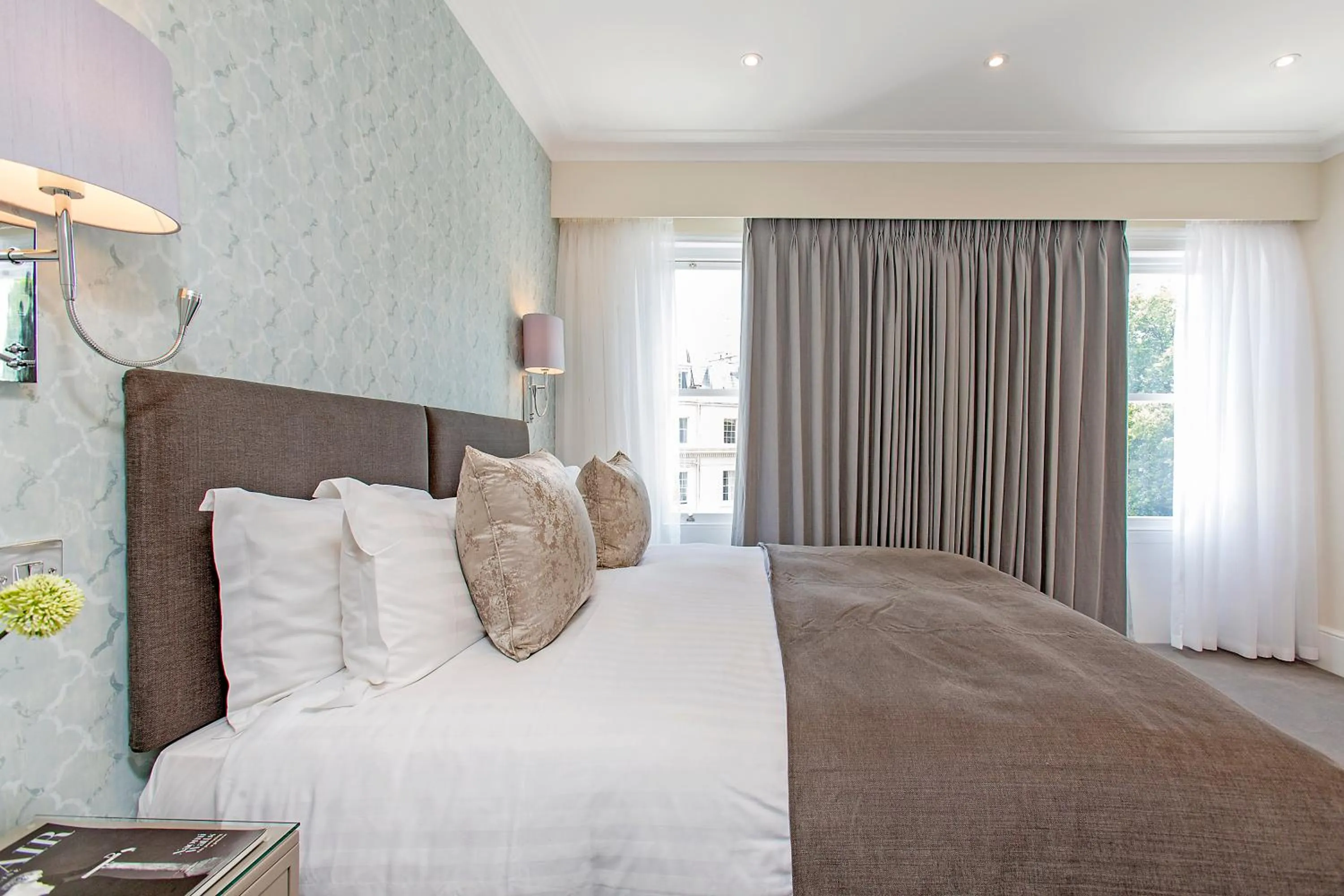 Bedroom, Bed in Chesham Court Knightsbridge