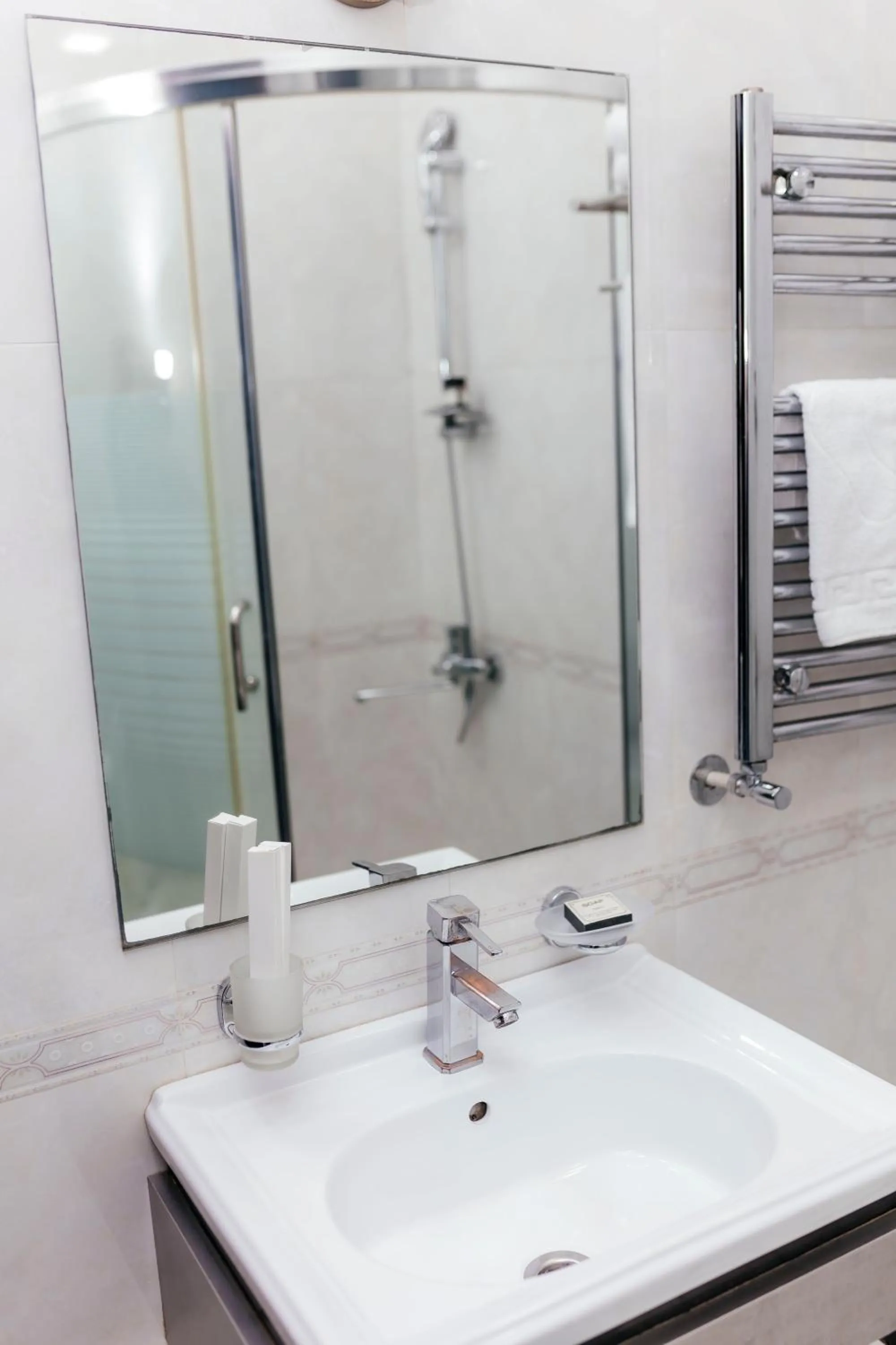 Bathroom in Capitol Hotel