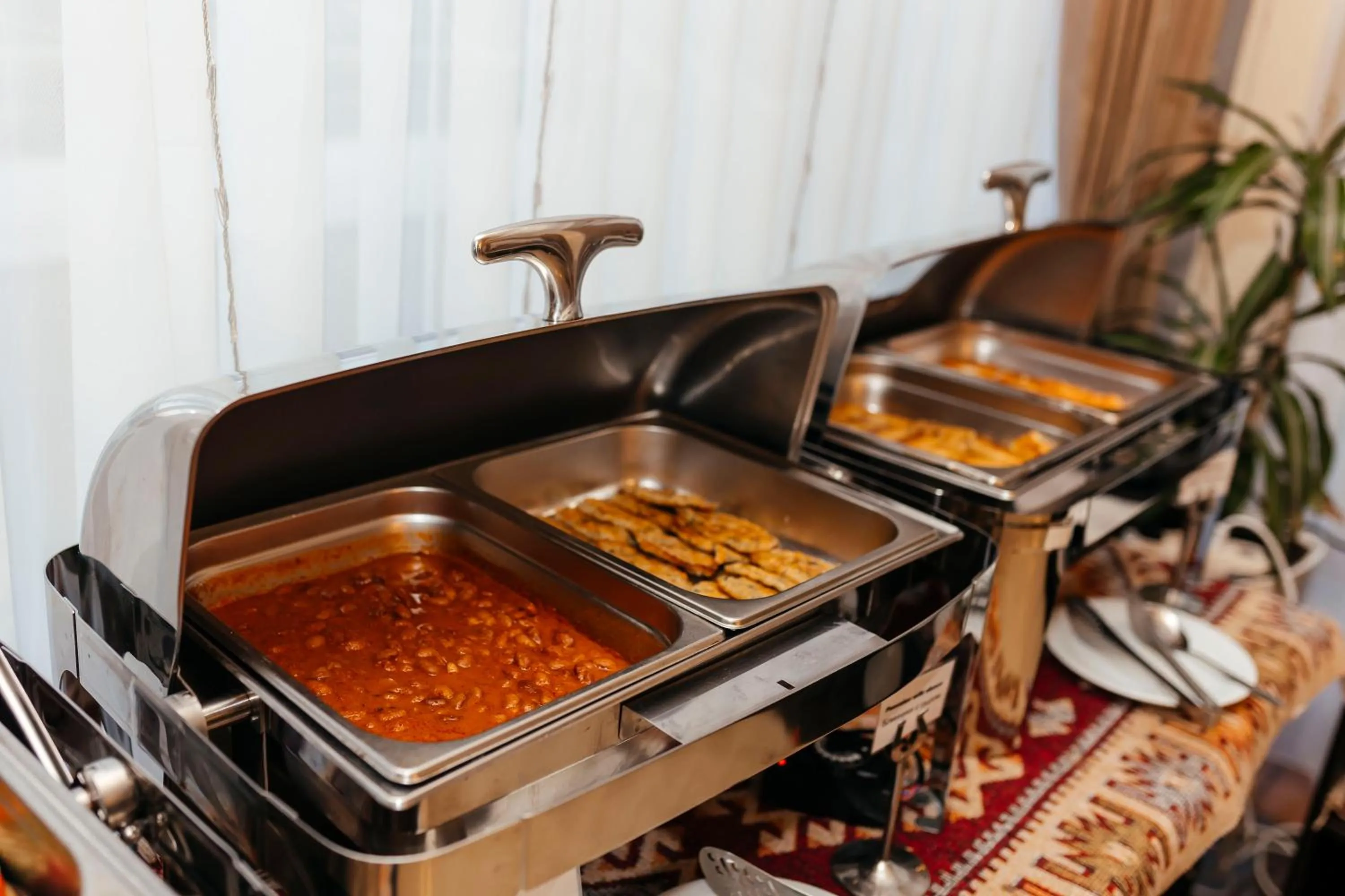 Restaurant/places to eat in Capitol Hotel