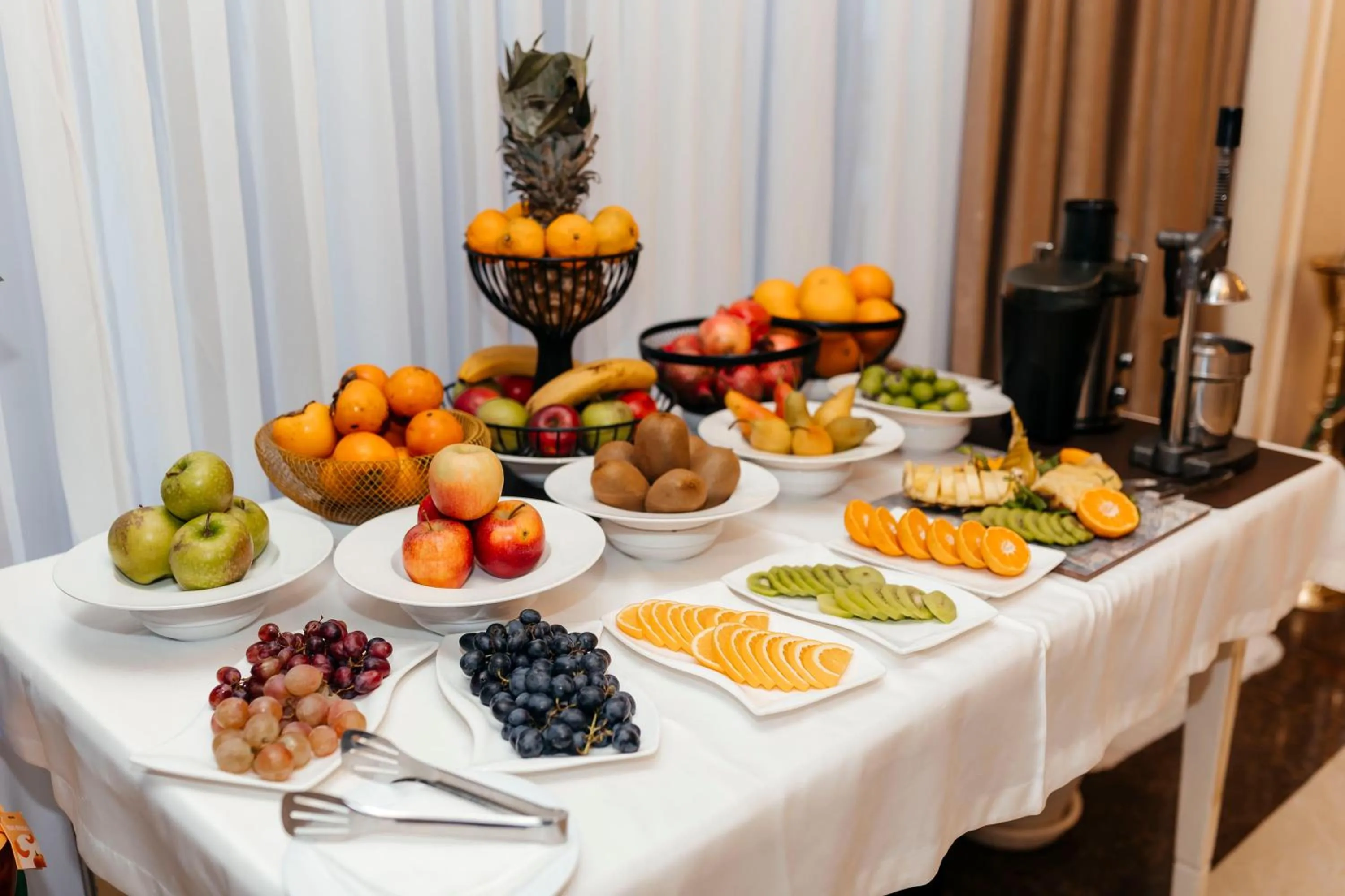 Restaurant/places to eat in Capitol Hotel