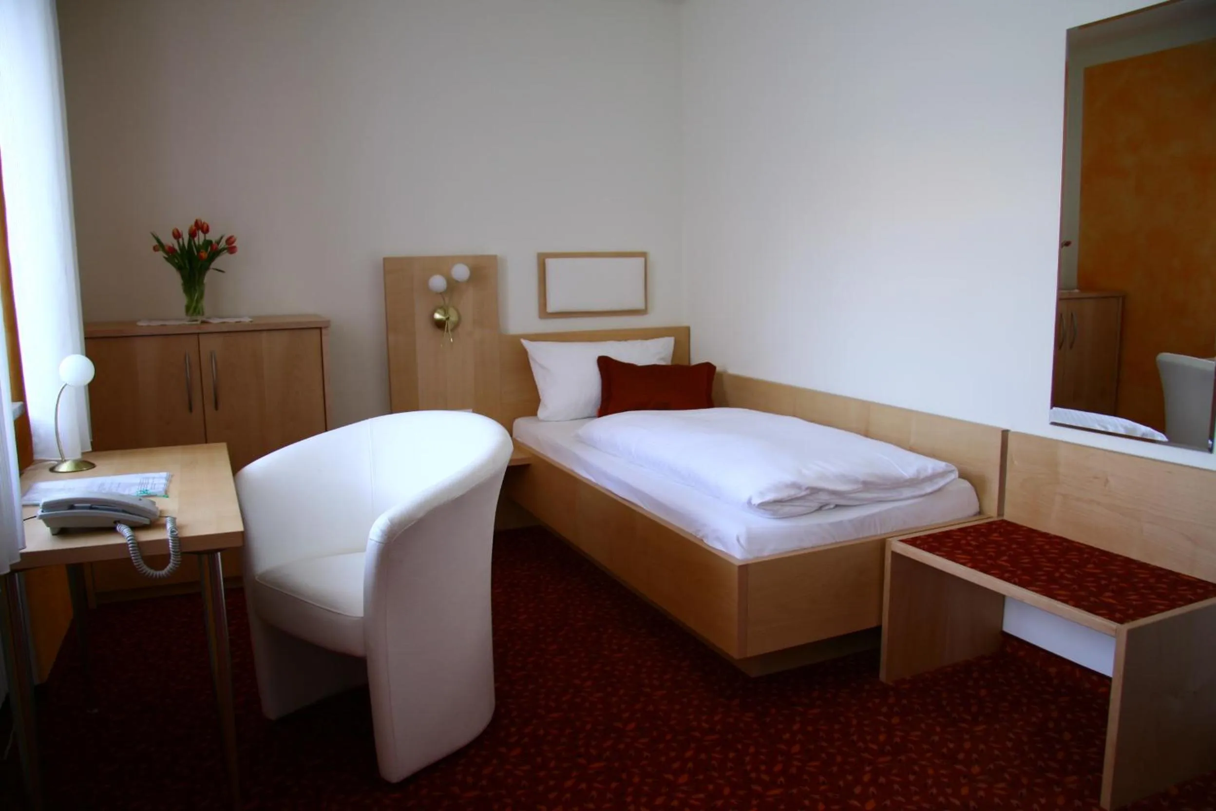 Photo of the whole room, Bed in Hotel Zur Krone