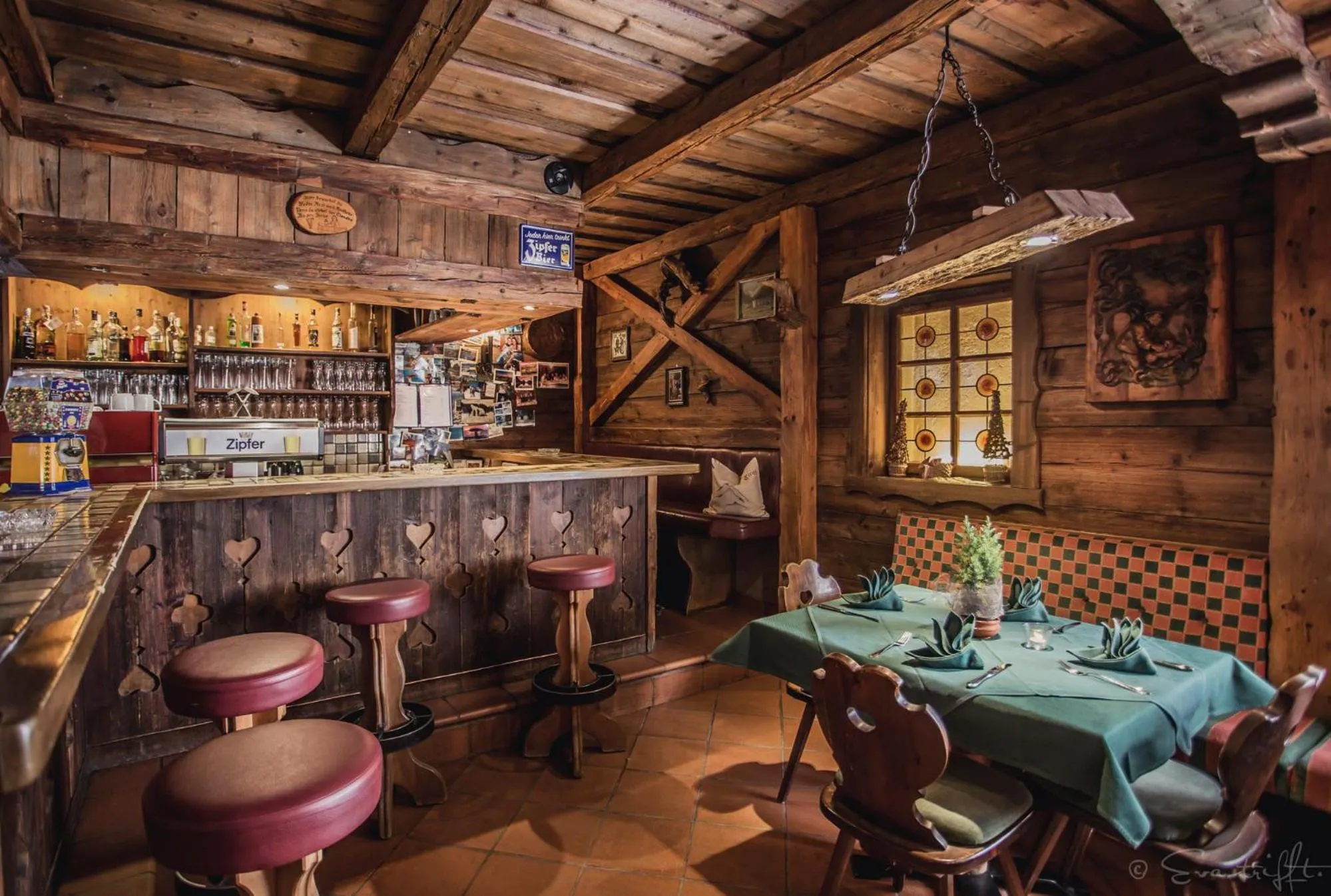 Lounge or bar in Alpen Gasthof Apartments Hohe Burg