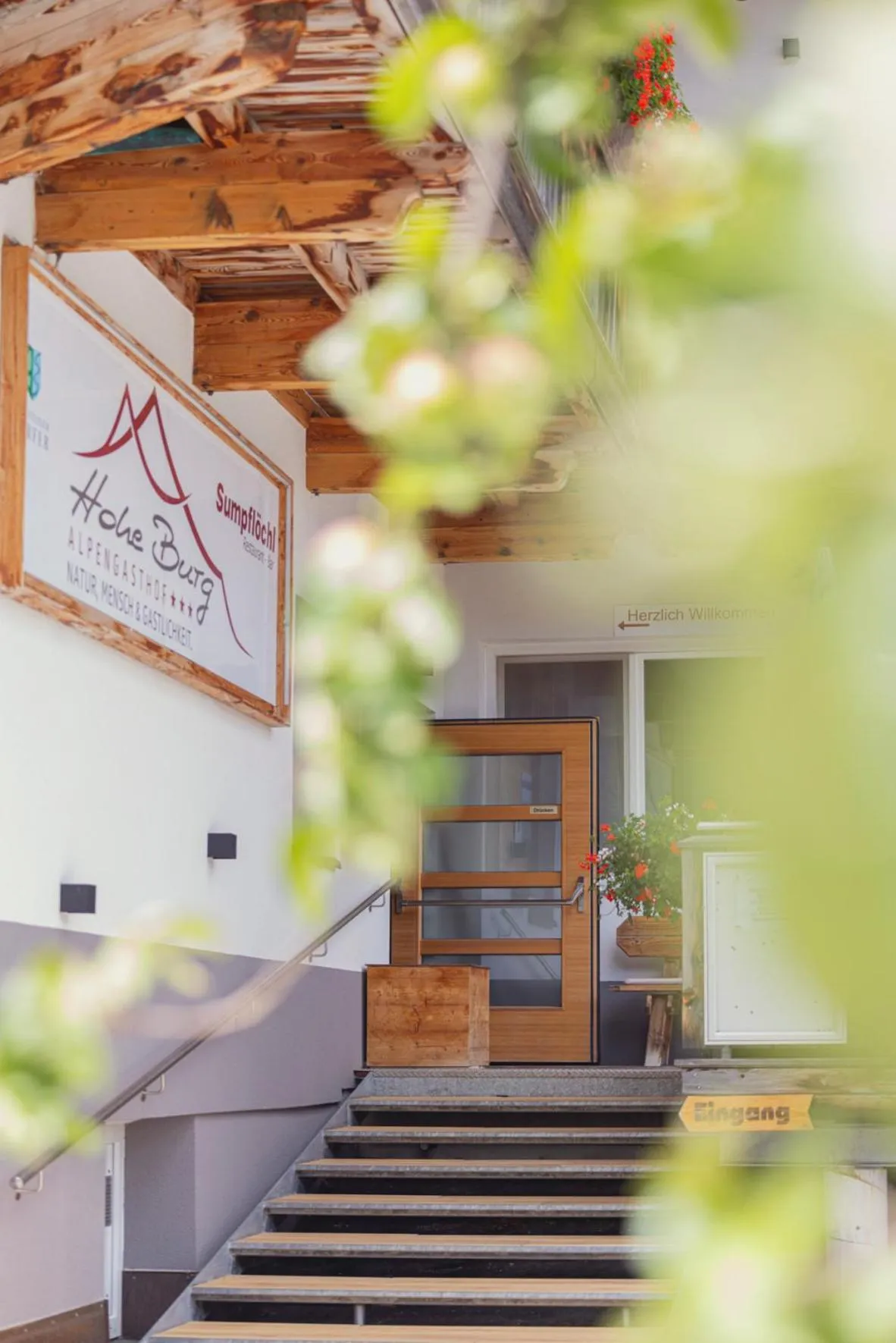 Facade/entrance in Alpen Gasthof Apartments Hohe Burg
