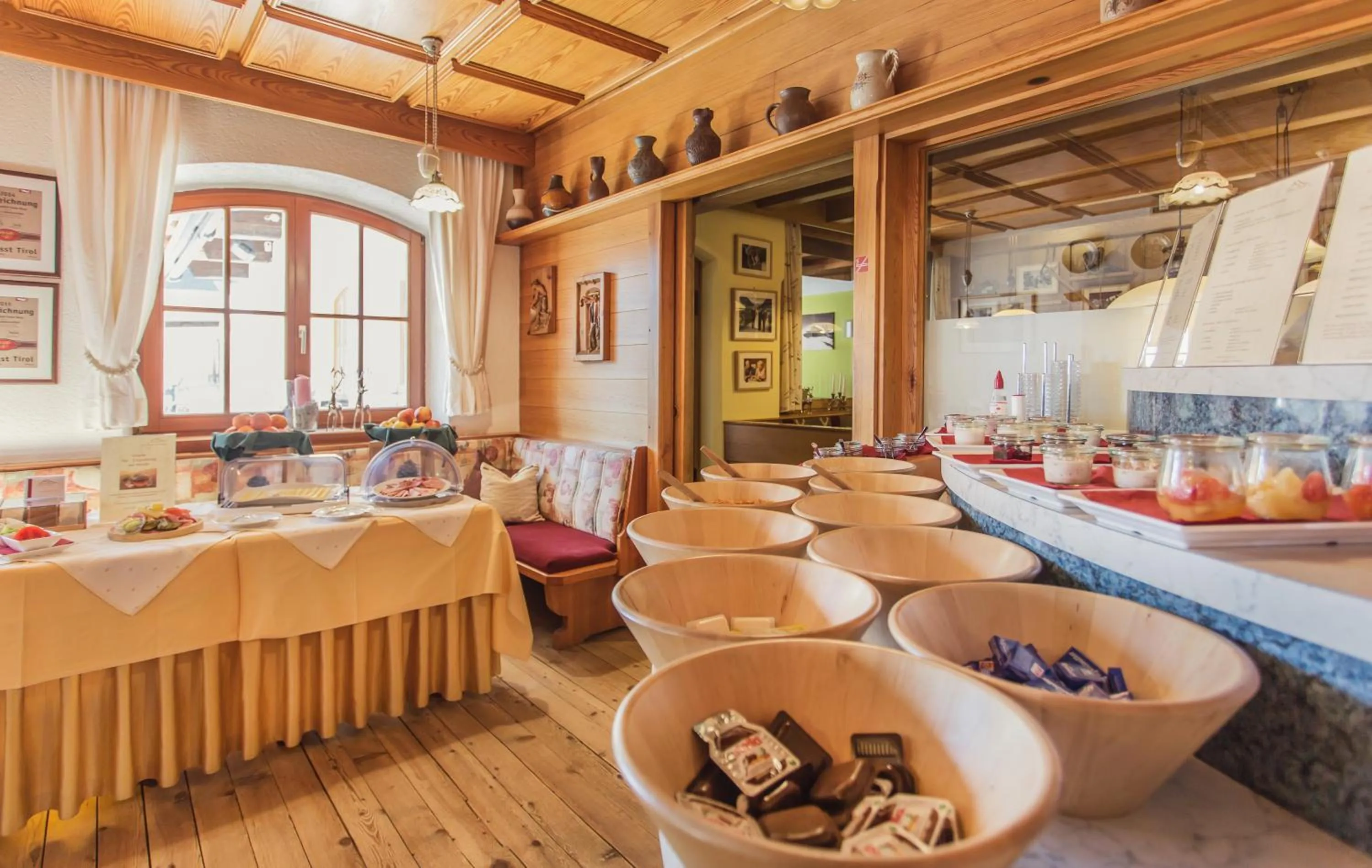 Food and drinks in Alpen Gasthof Apartments Hohe Burg