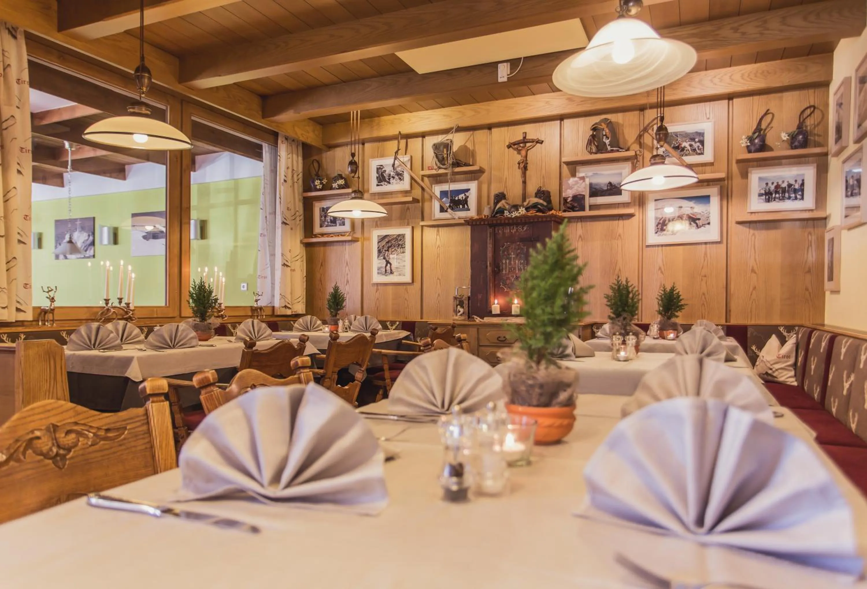 Restaurant/places to eat in Alpen Gasthof Apartments Hohe Burg