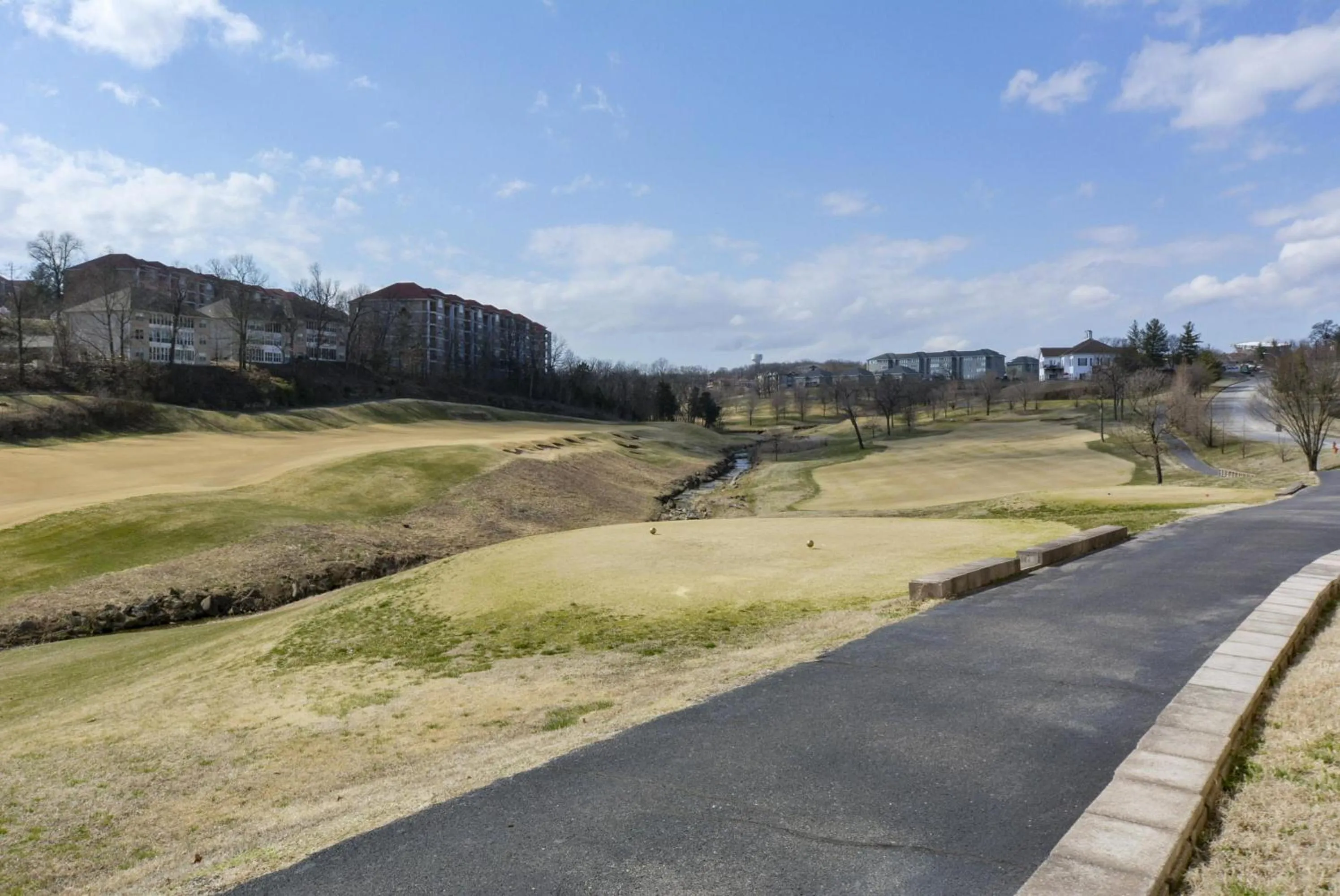 Property building in Little House On The Fairway- Luxury Golf Condo -updated - 2min Off Strip!!