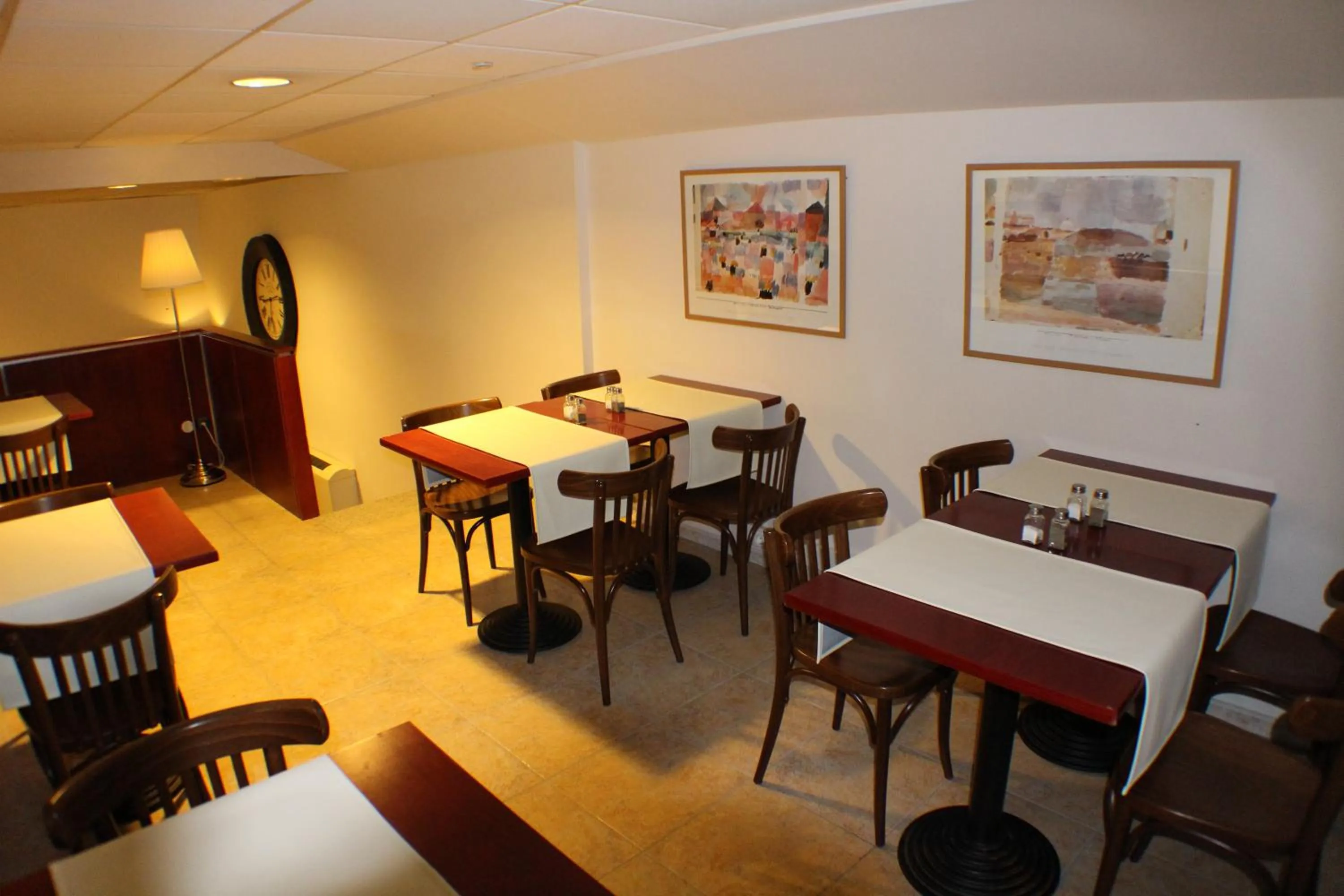 Restaurant/places to eat in Hotel Cubil