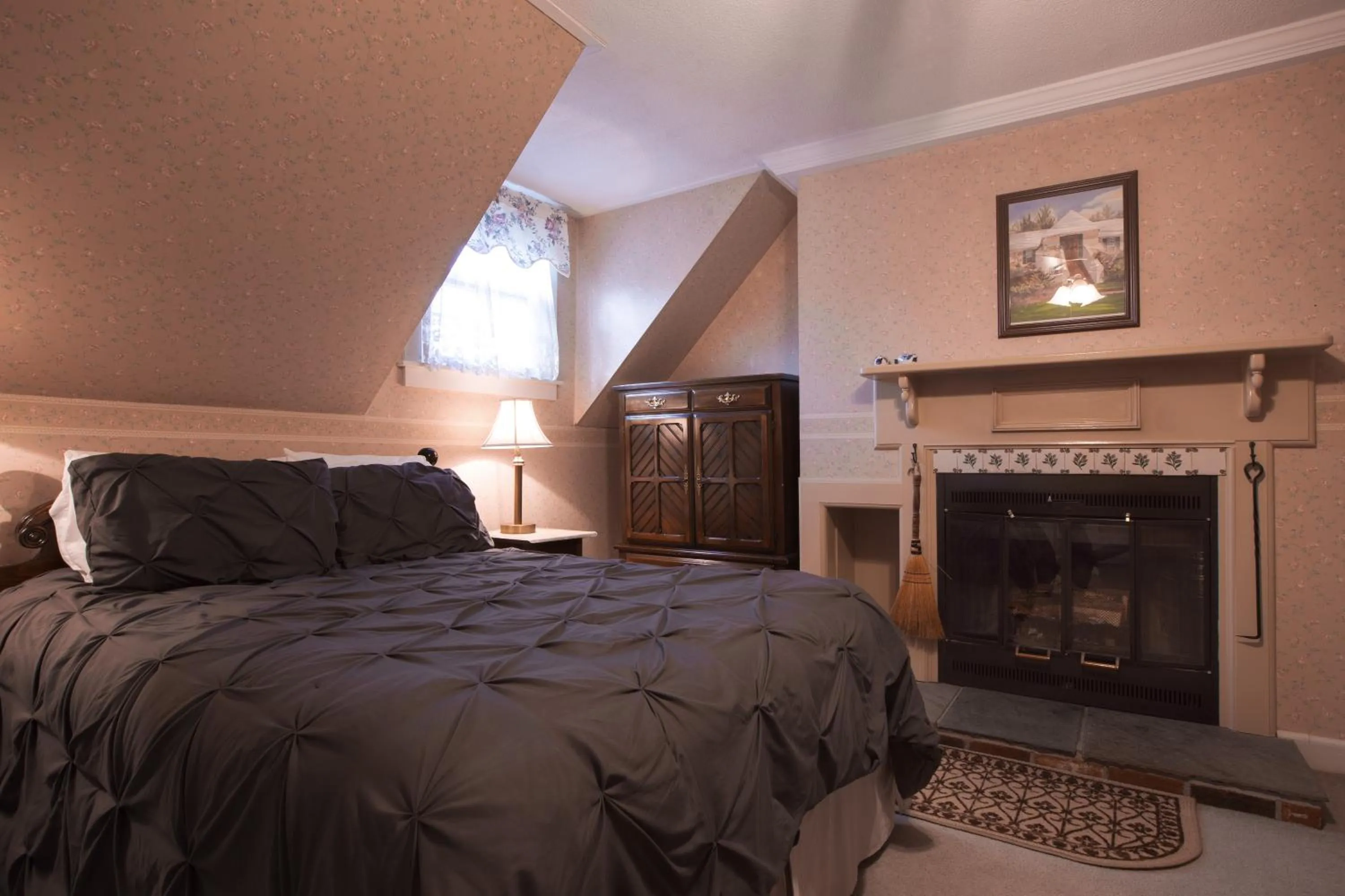 Bed in Deerfield Valley Inn - Mt Snow