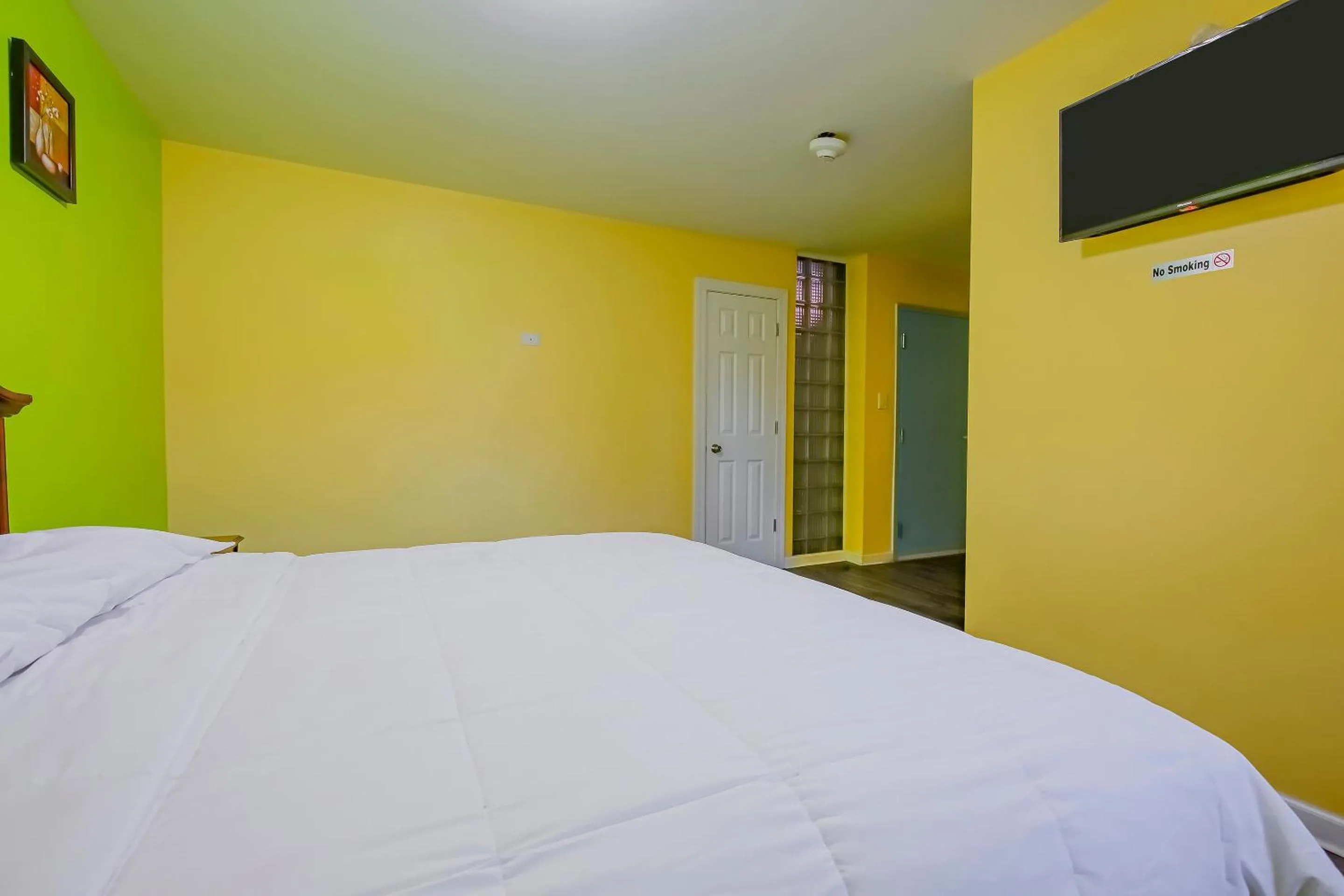 Bedroom, Bed in Hotel O Markham IL near Harvey/Tinley Park
