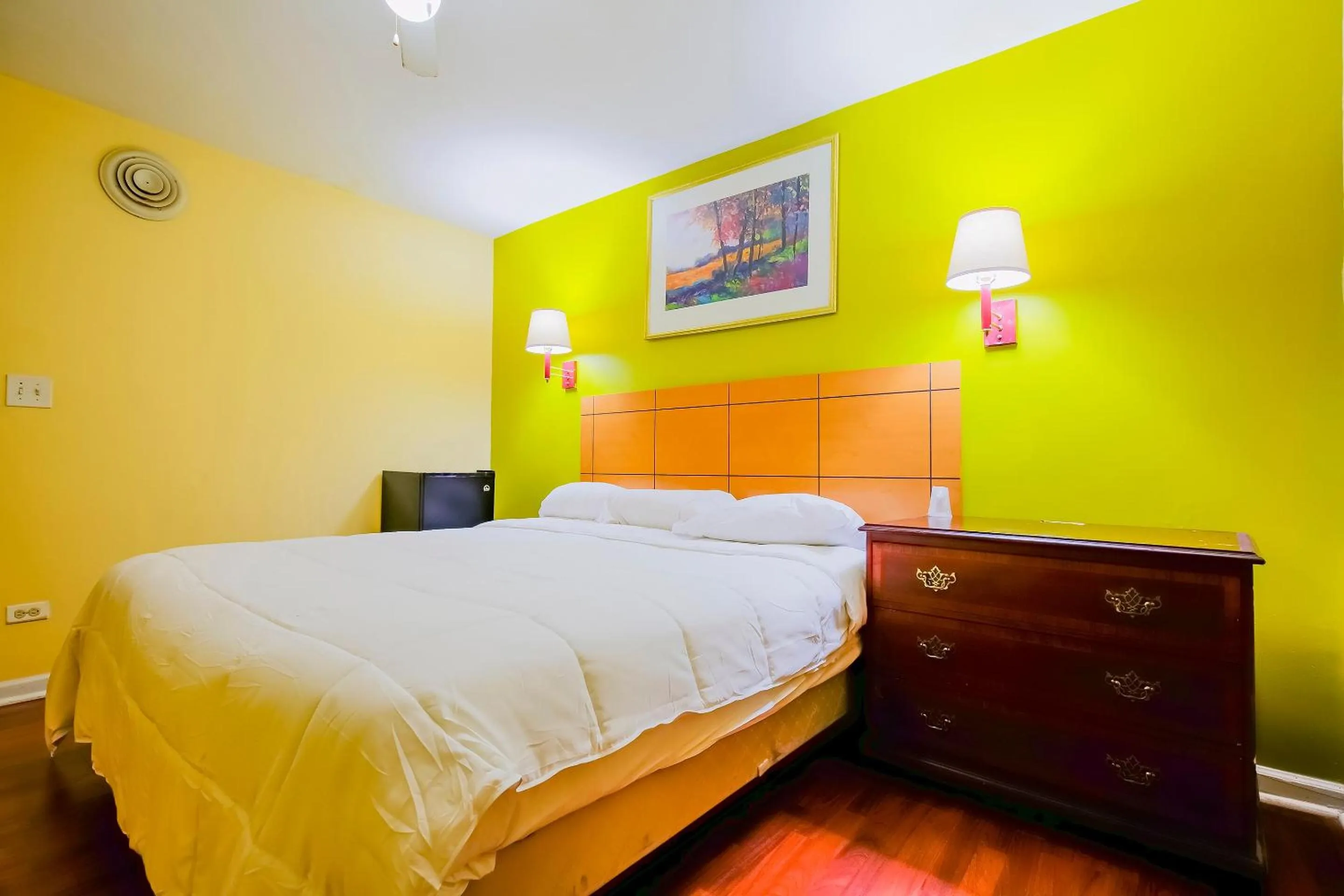 Bedroom, Bed in Hotel O Markham IL near Harvey/Tinley Park