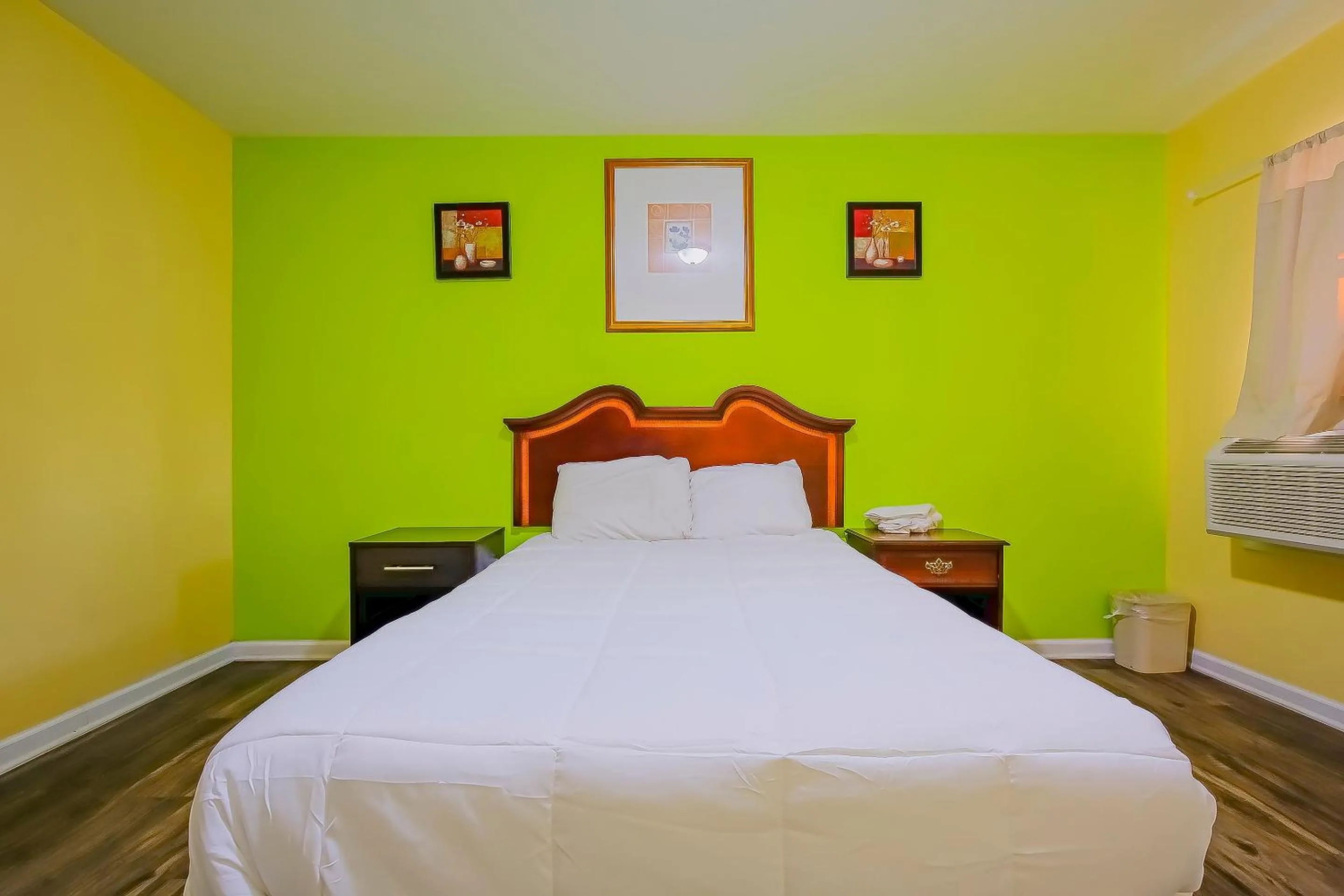 Bedroom, Bed in Hotel O Markham IL near Harvey/Tinley Park