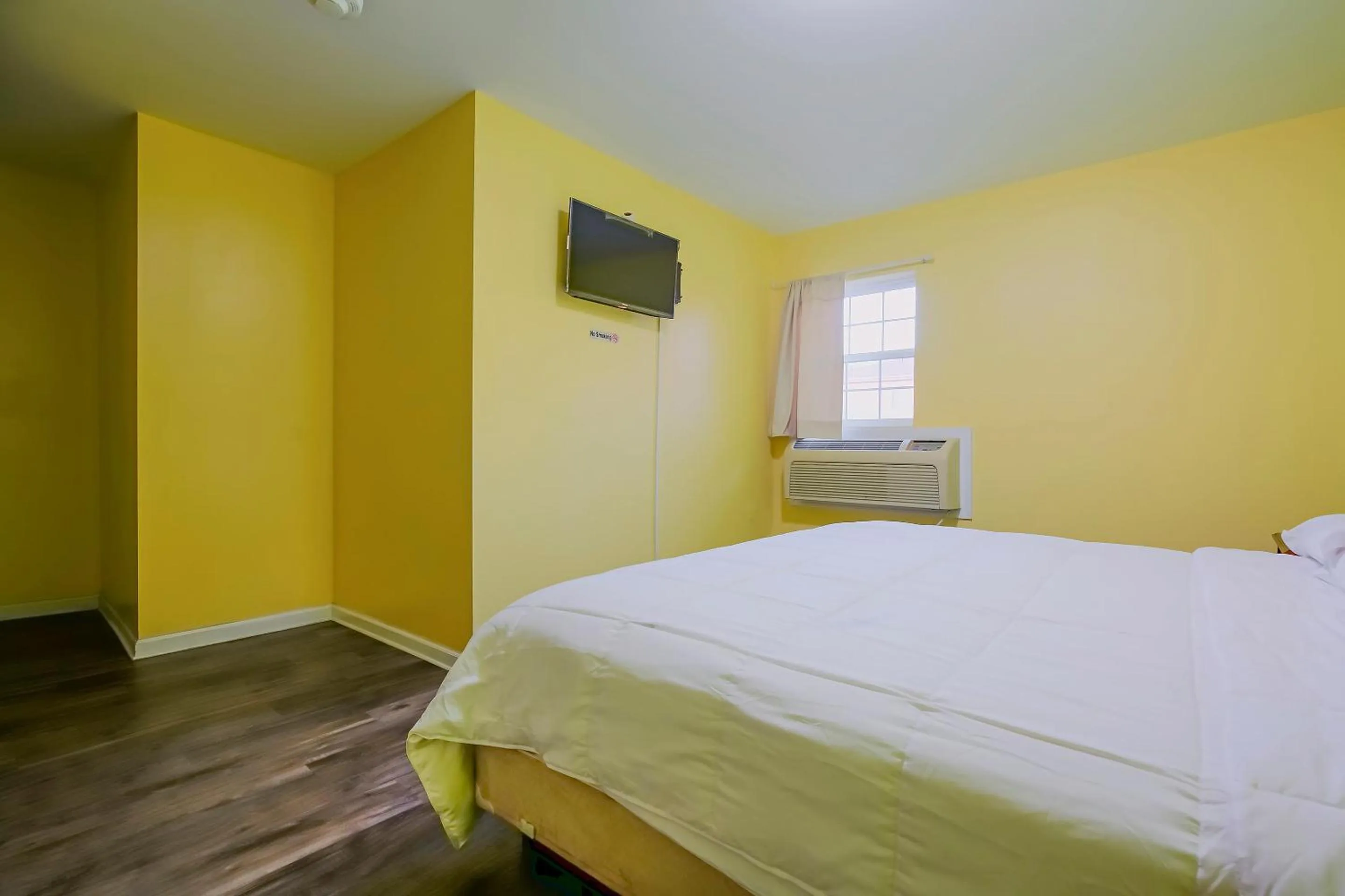 Bedroom, Bed in Hotel O Markham IL near Harvey/Tinley Park