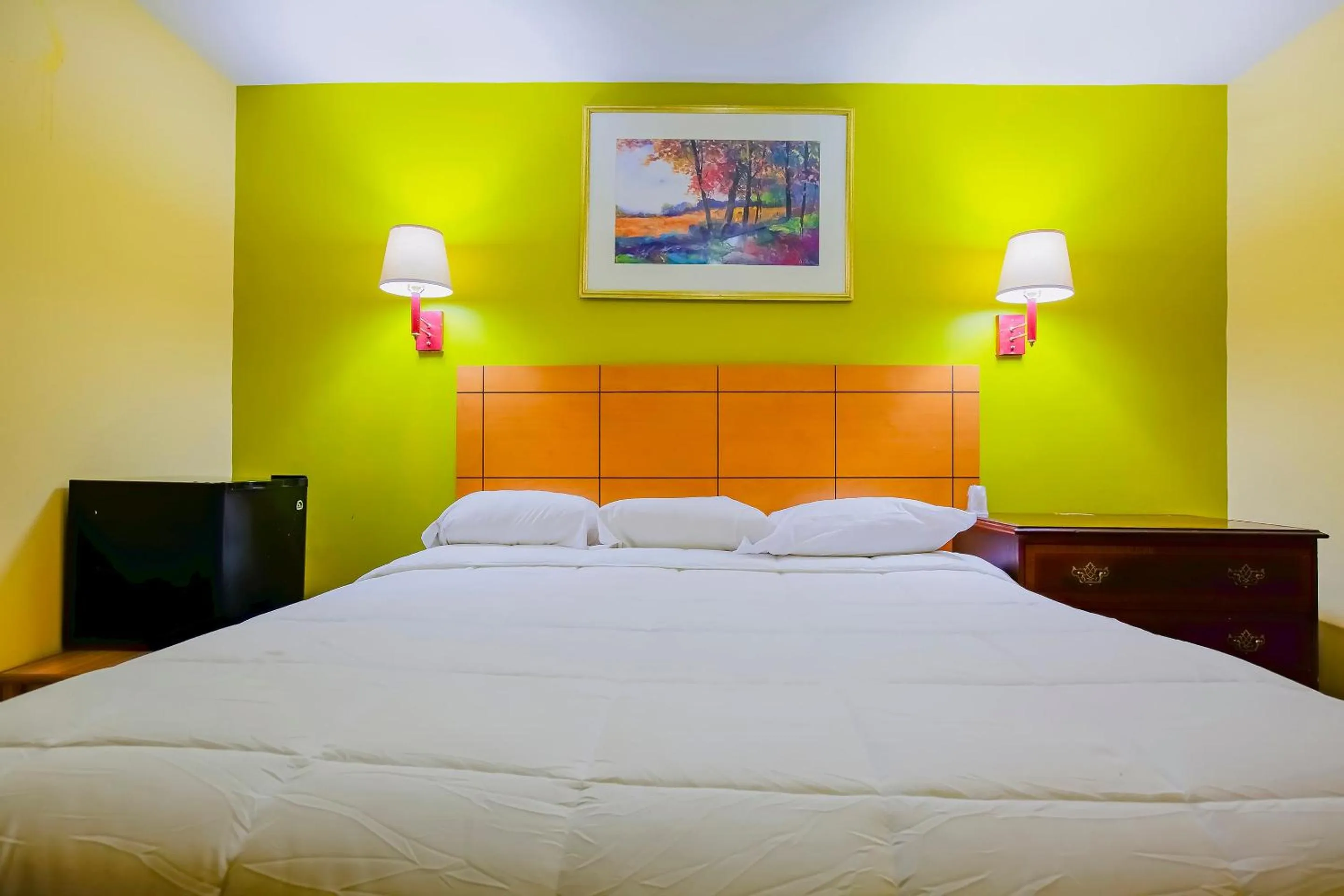 Bedroom, Bed in Hotel O Markham IL near Harvey/Tinley Park