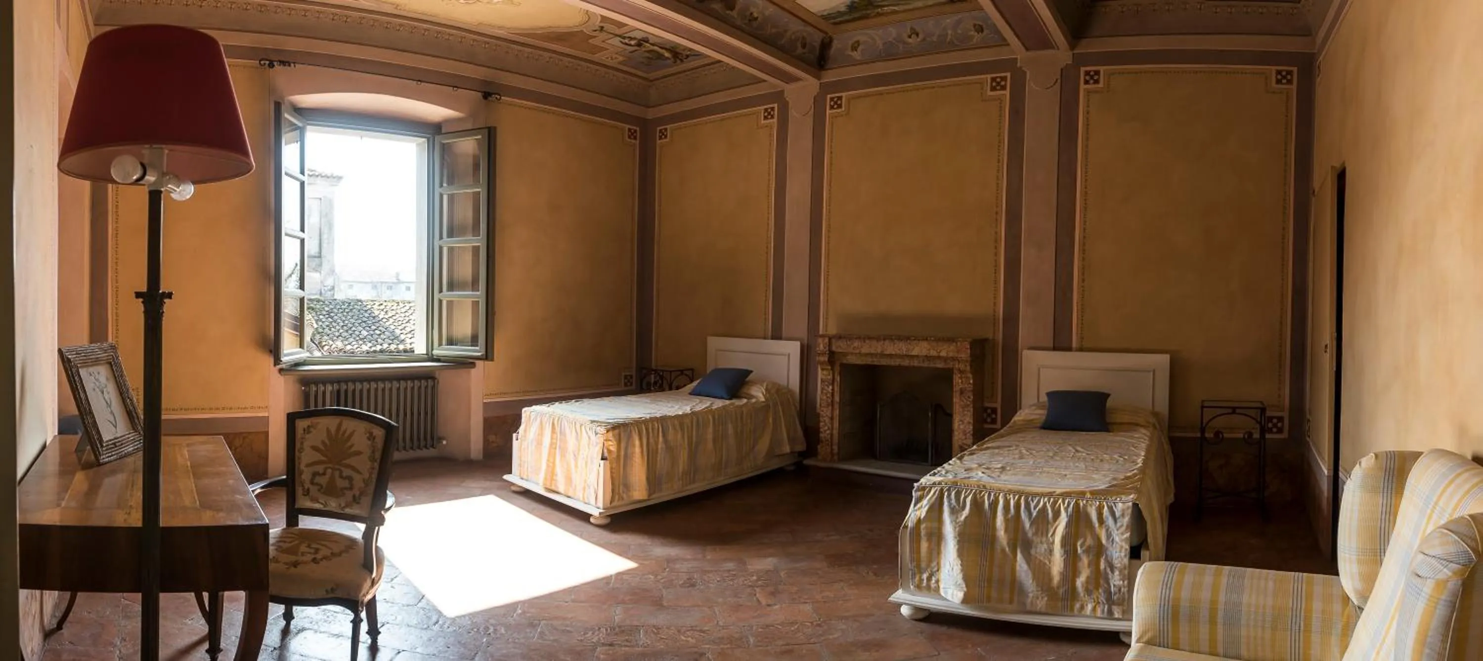 Bed in Villa Bottini La Limonaia