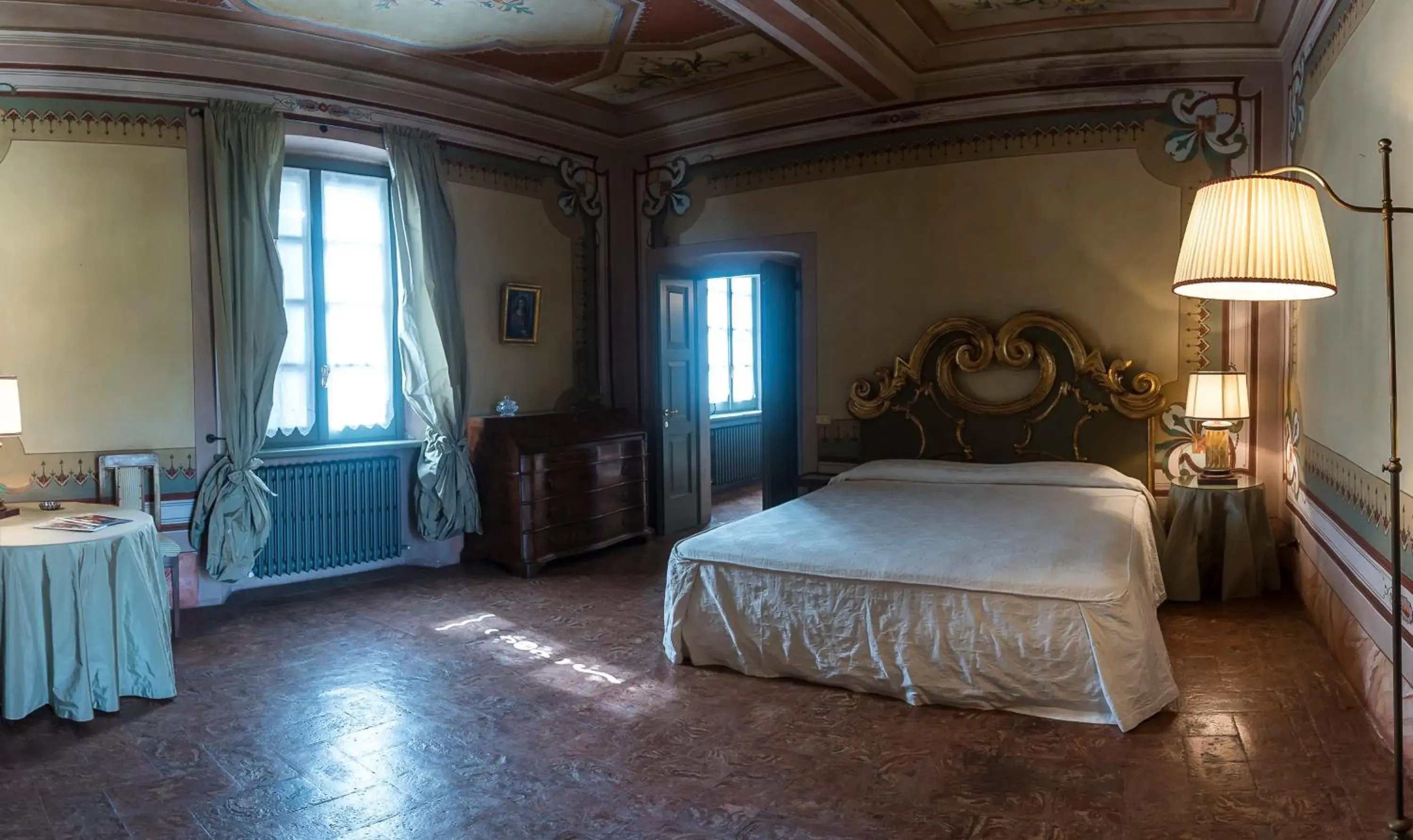 Deluxe King Room in Villa Bottini La Limonaia Deluxe King Room in Villa Bottini La Limonaia