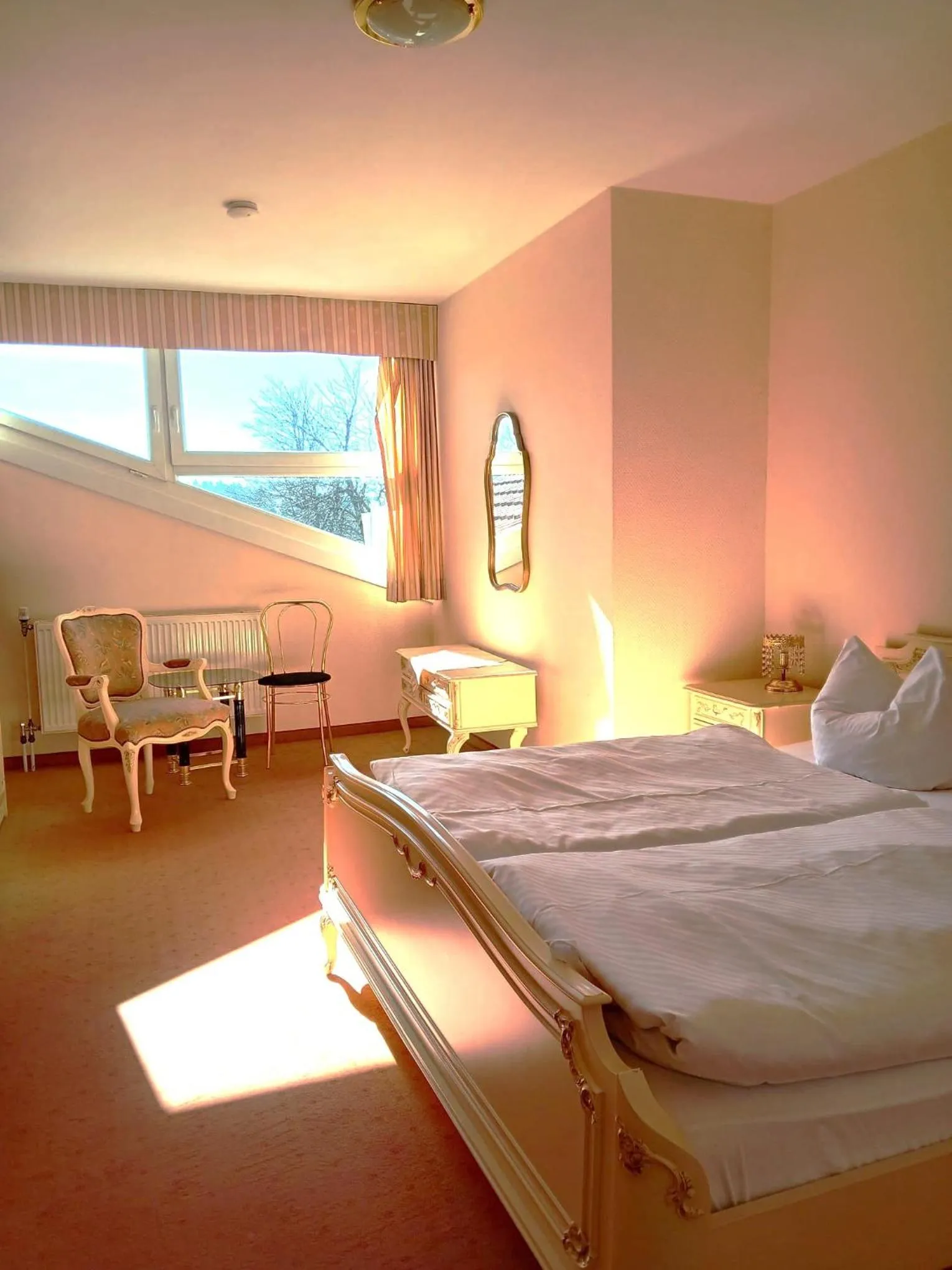 Bedroom, Bed in Hotel Hahnenkleer Hof