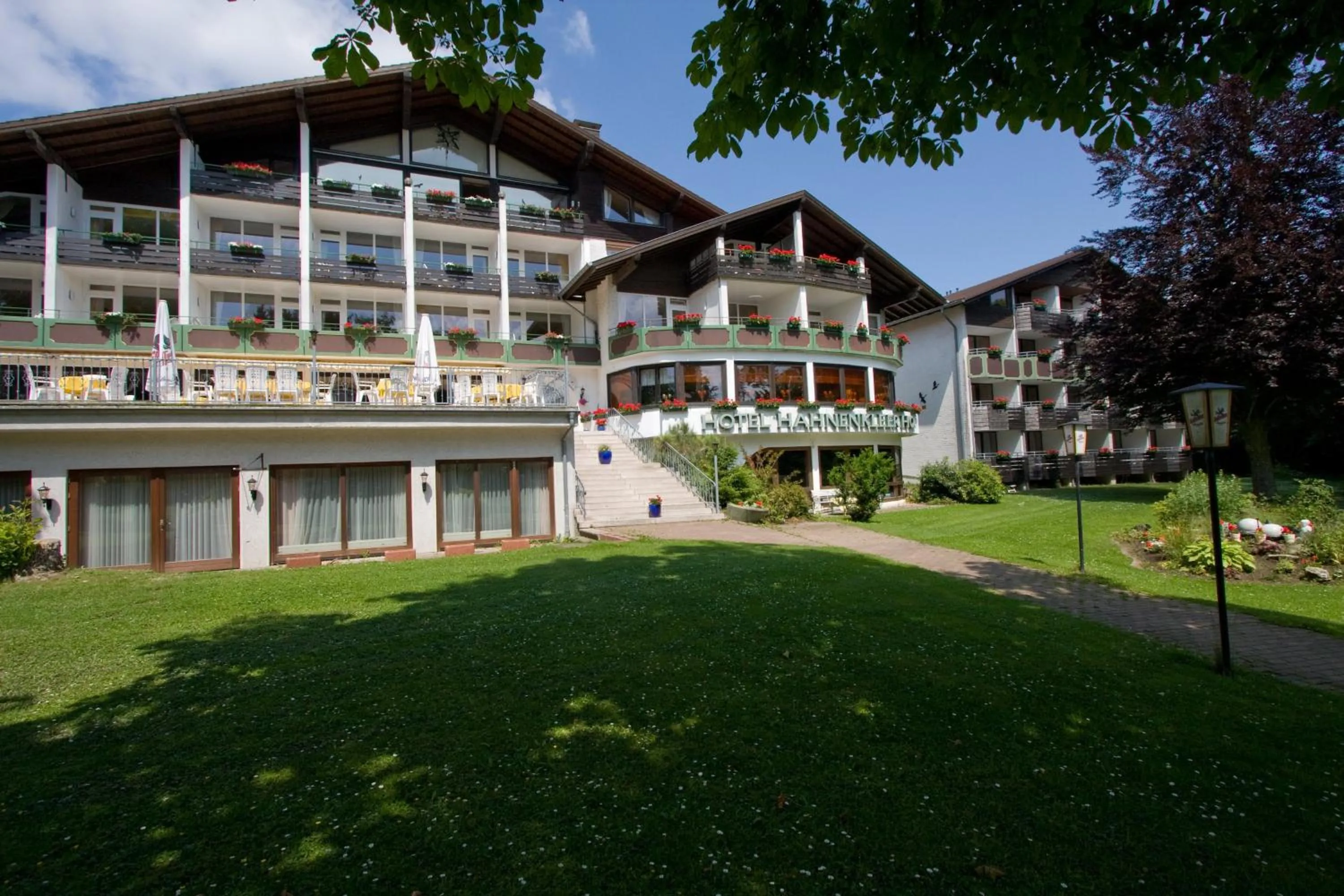 Facade/entrance in Hotel Hahnenkleer Hof