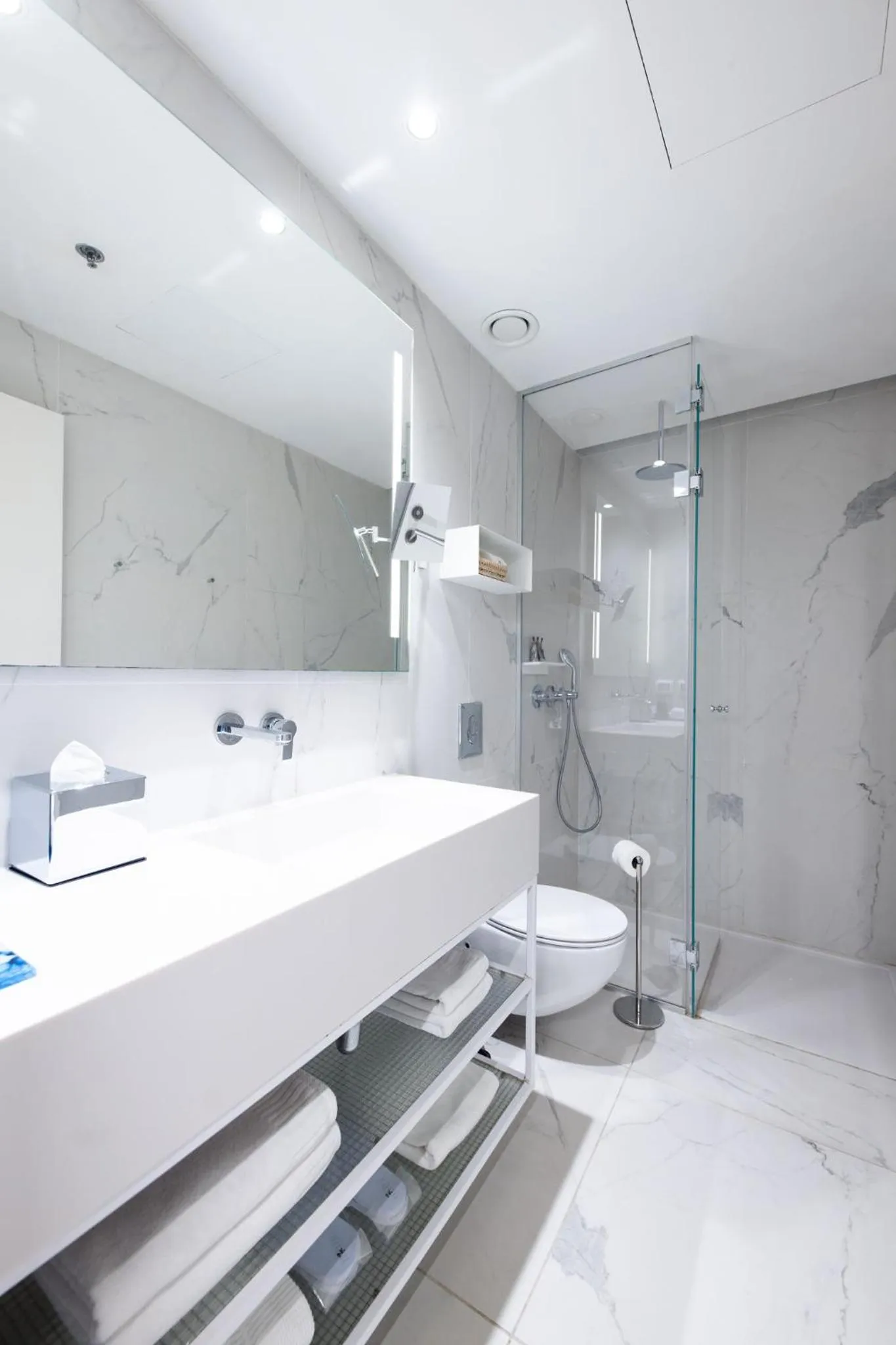 Shower in Ink Hotel Tel Aviv