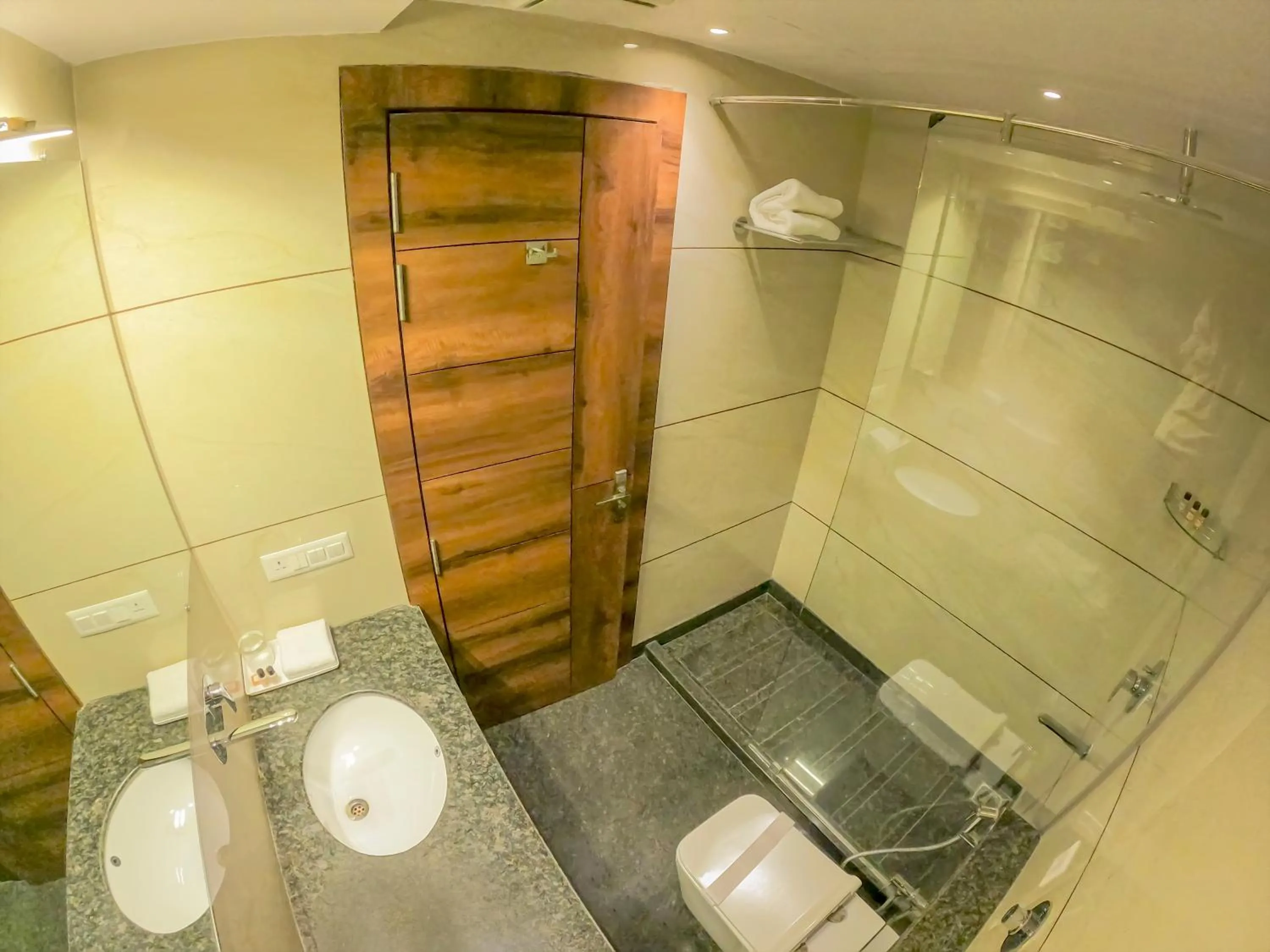 Bathroom in Hotel Hira Inn-10mins From Railway Station & Bus Station