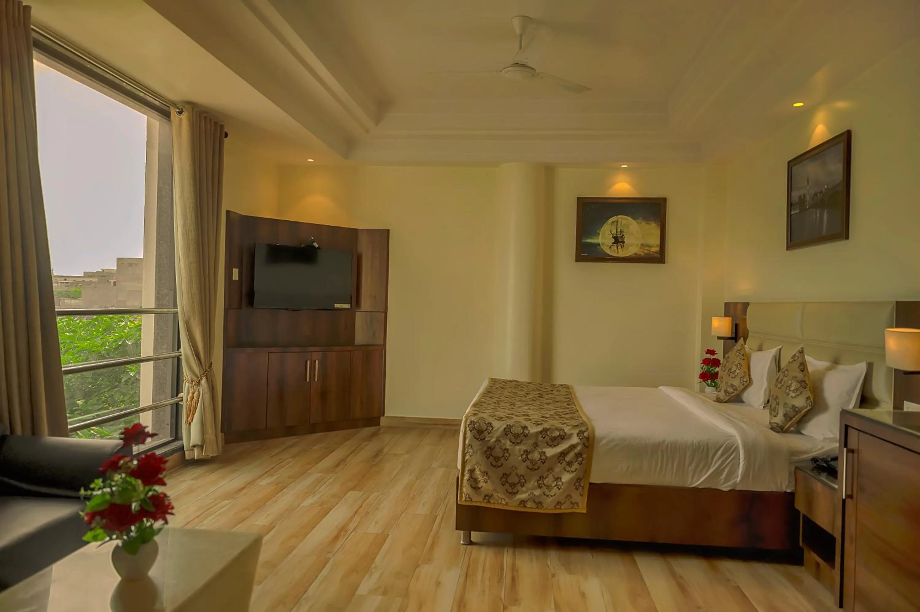 Bed in Hotel Hira Inn-10mins From Railway Station & Bus Station