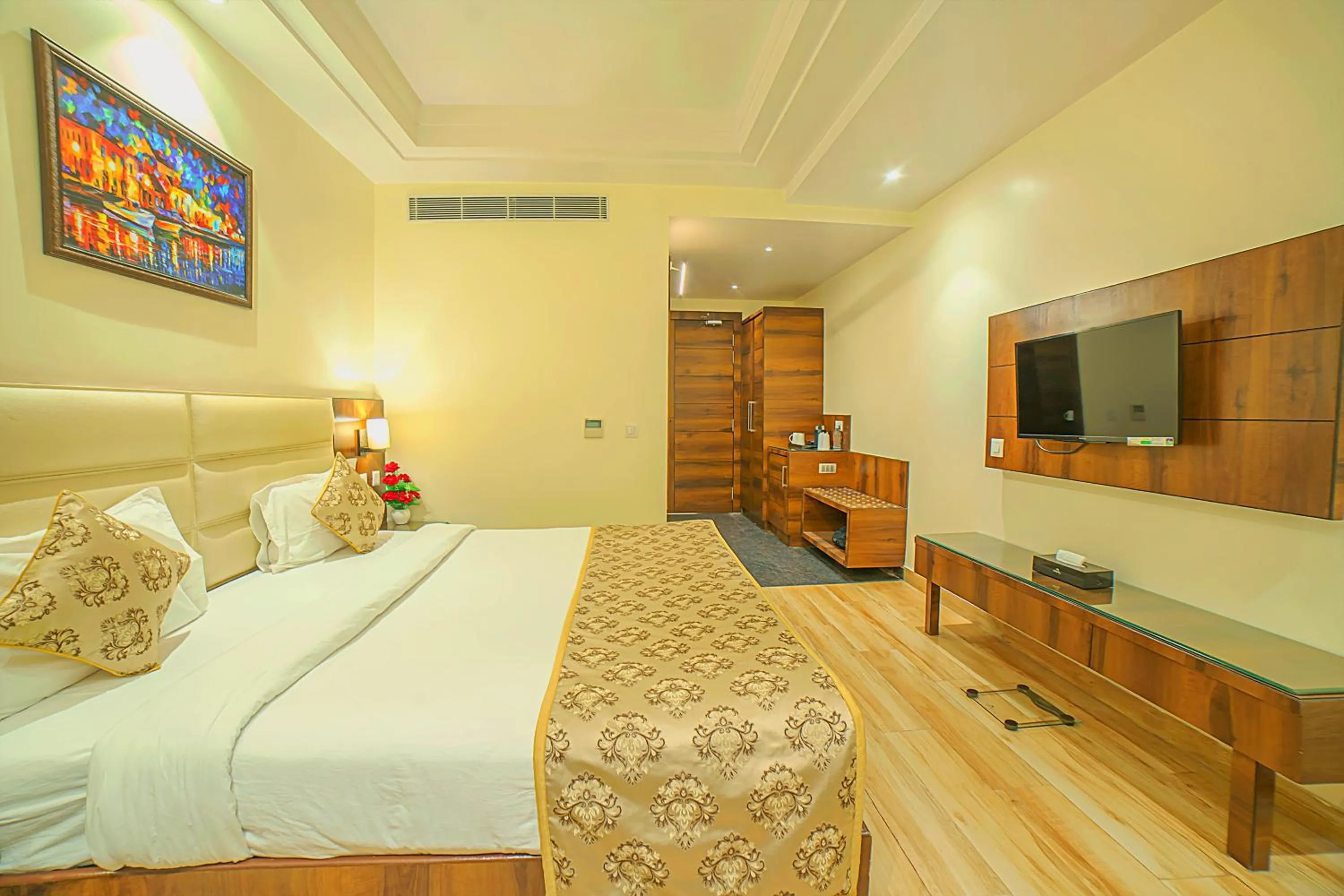 Bed in Hotel Hira Inn-10mins From Railway Station & Bus Station