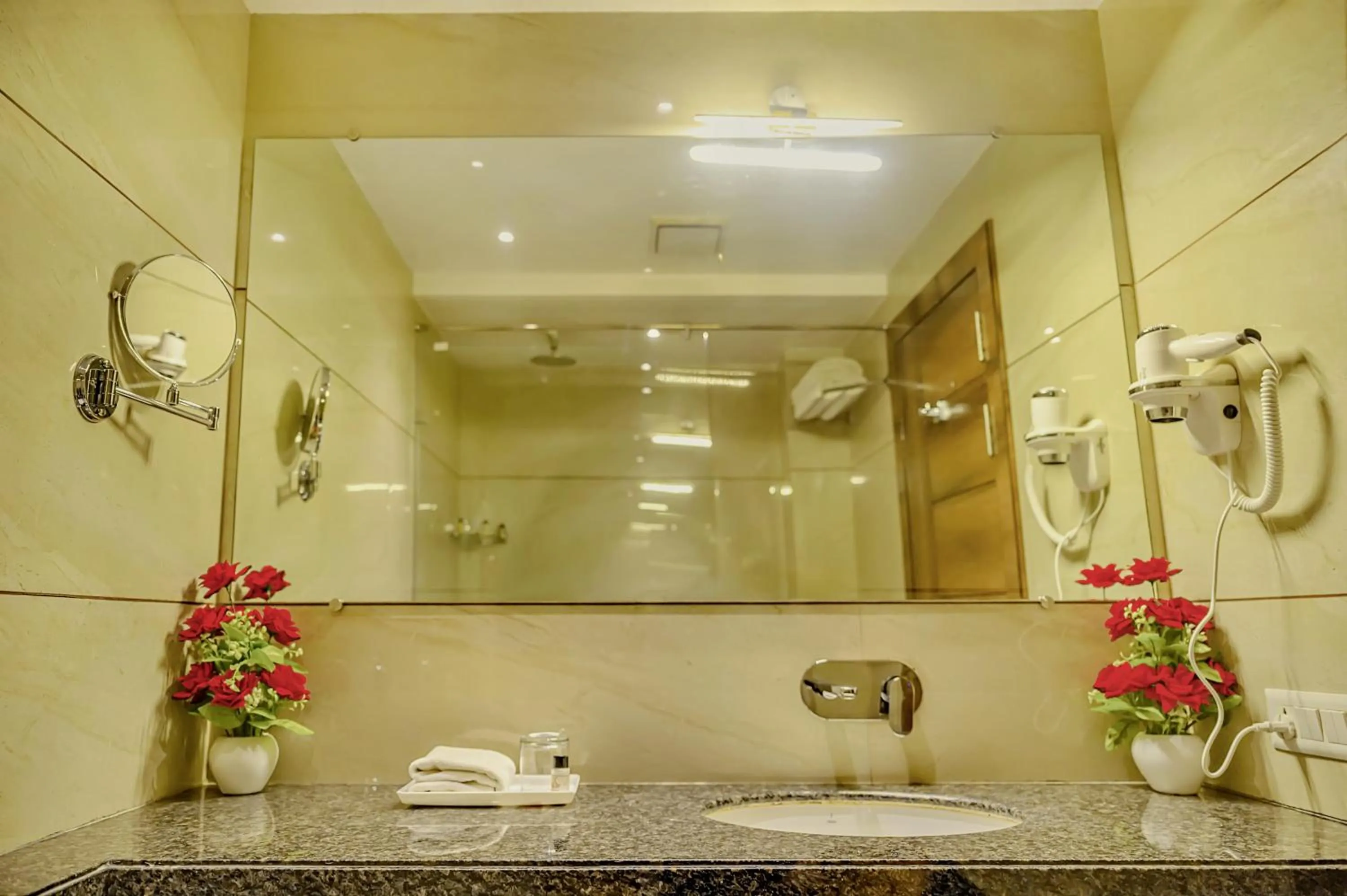 Bathroom in Hotel Hira Inn-10mins From Railway Station & Bus Station